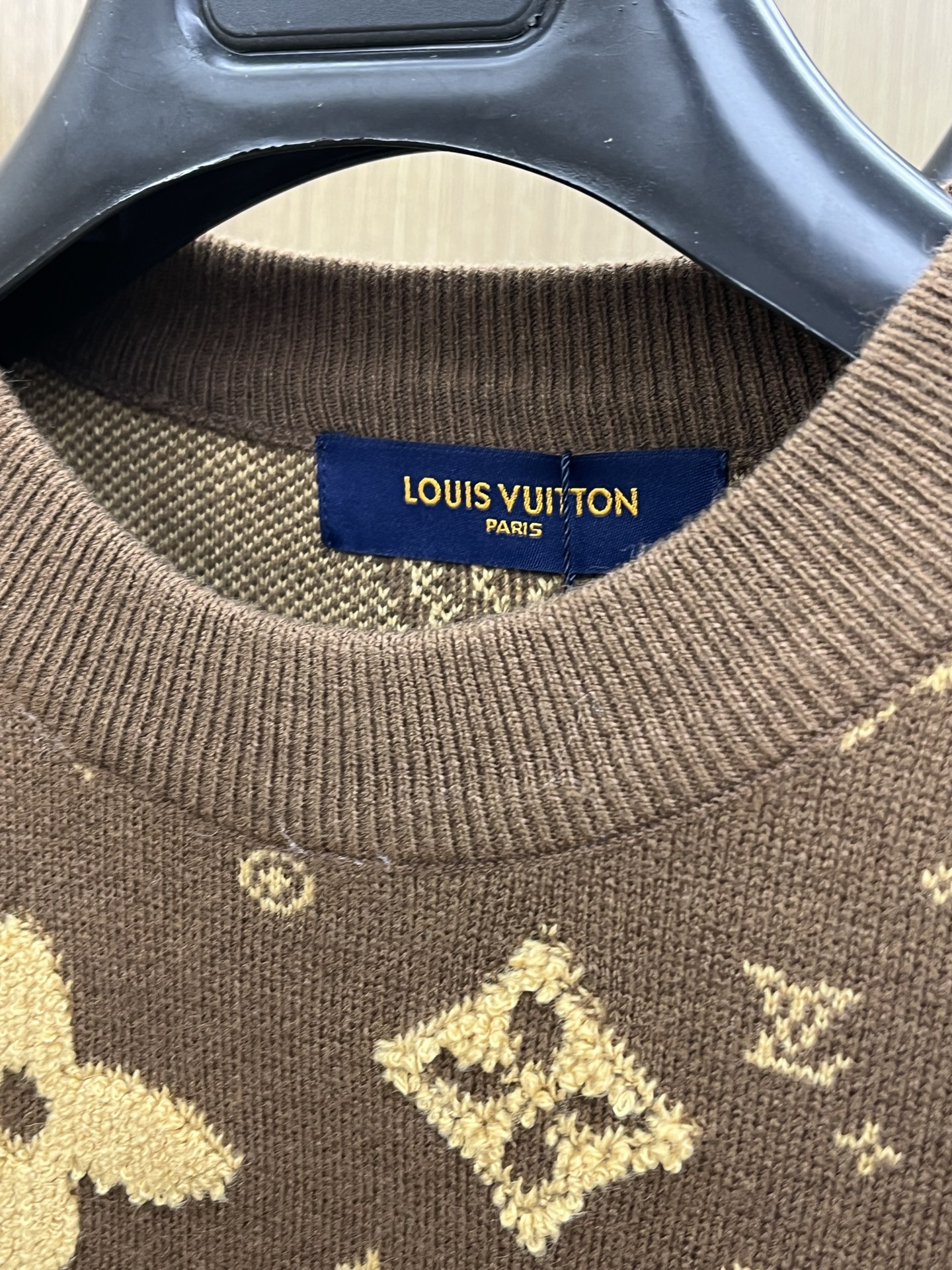 秋冬 LV 🔥🔥毛衣 2025秋冬最新系列，专柜1:1顶级复刻，全品相！加厚款，时下最流行的老钱风，老板