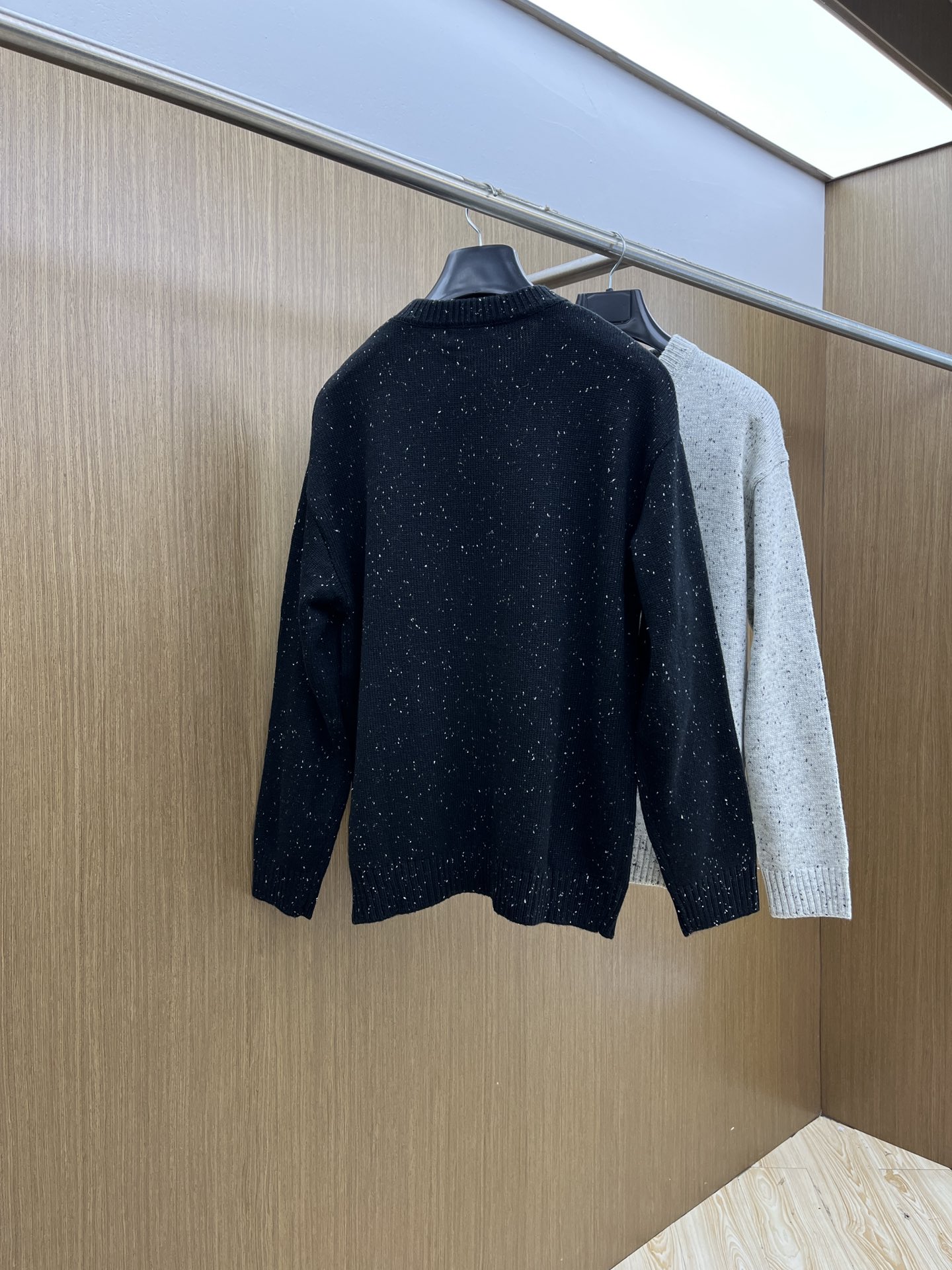 秋冬 CD 🔥🔥毛衣 2025秋冬最新系列，专柜1:1顶级复刻，全品相！加厚款，时下最流行的老钱风，老板