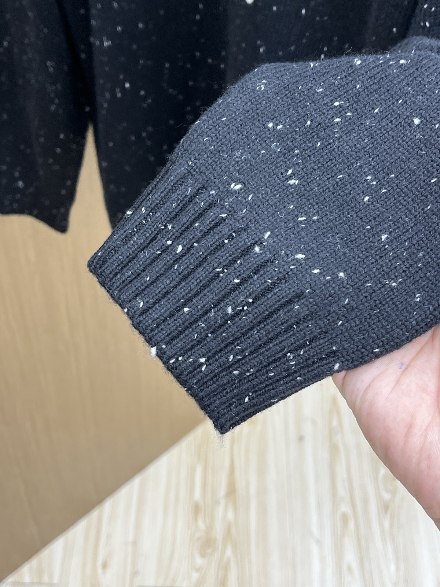 秋冬 CD 🔥🔥毛衣 2025秋冬最新系列，专柜1:1顶级复刻，全品相！加厚款，时下最流行的老钱风，老板