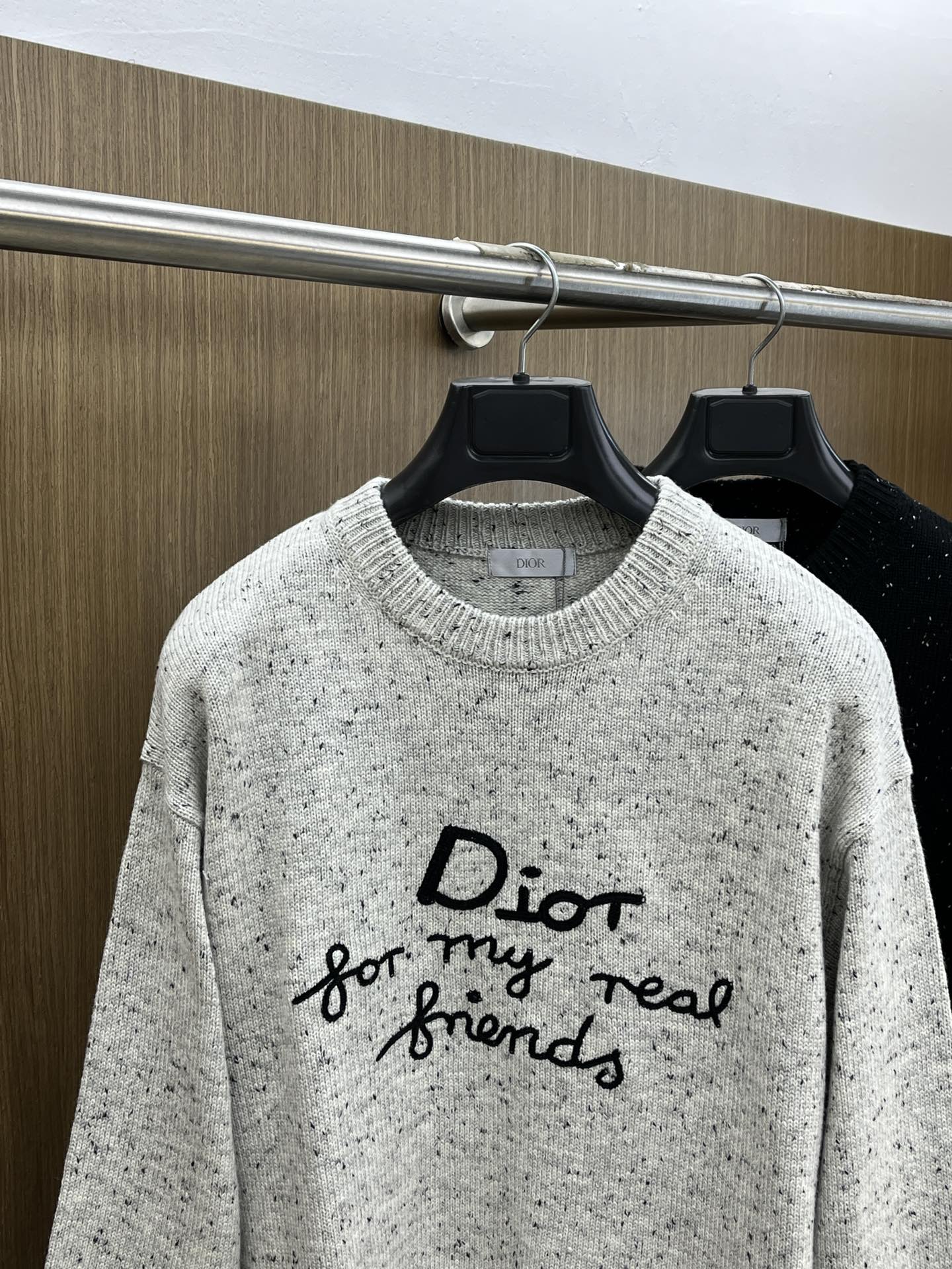 秋冬 CD 🔥🔥毛衣 2025秋冬最新系列，专柜1:1顶级复刻，全品相！加厚款，时下最流行的老钱风，老板