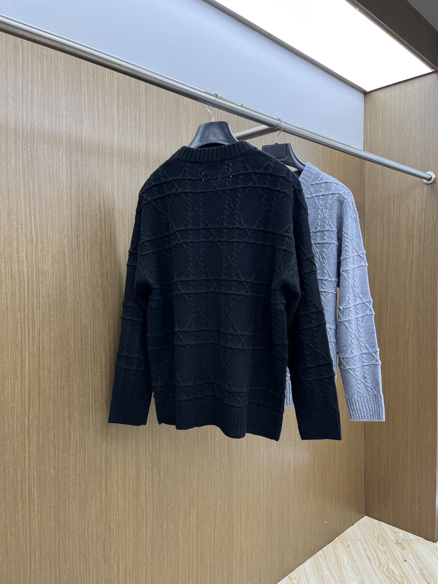 秋冬 CD 🔥🔥毛衣 2025秋冬最新系列，专柜1:1顶级复刻，全品相！加厚款，时下最流行的老钱风，老板