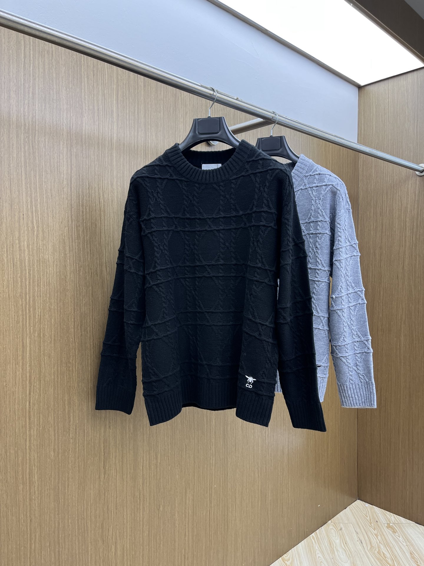 秋冬 CD 🔥🔥毛衣 2025秋冬最新系列，专柜1:1顶级复刻，全品相！加厚款，时下最流行的老钱风，老板