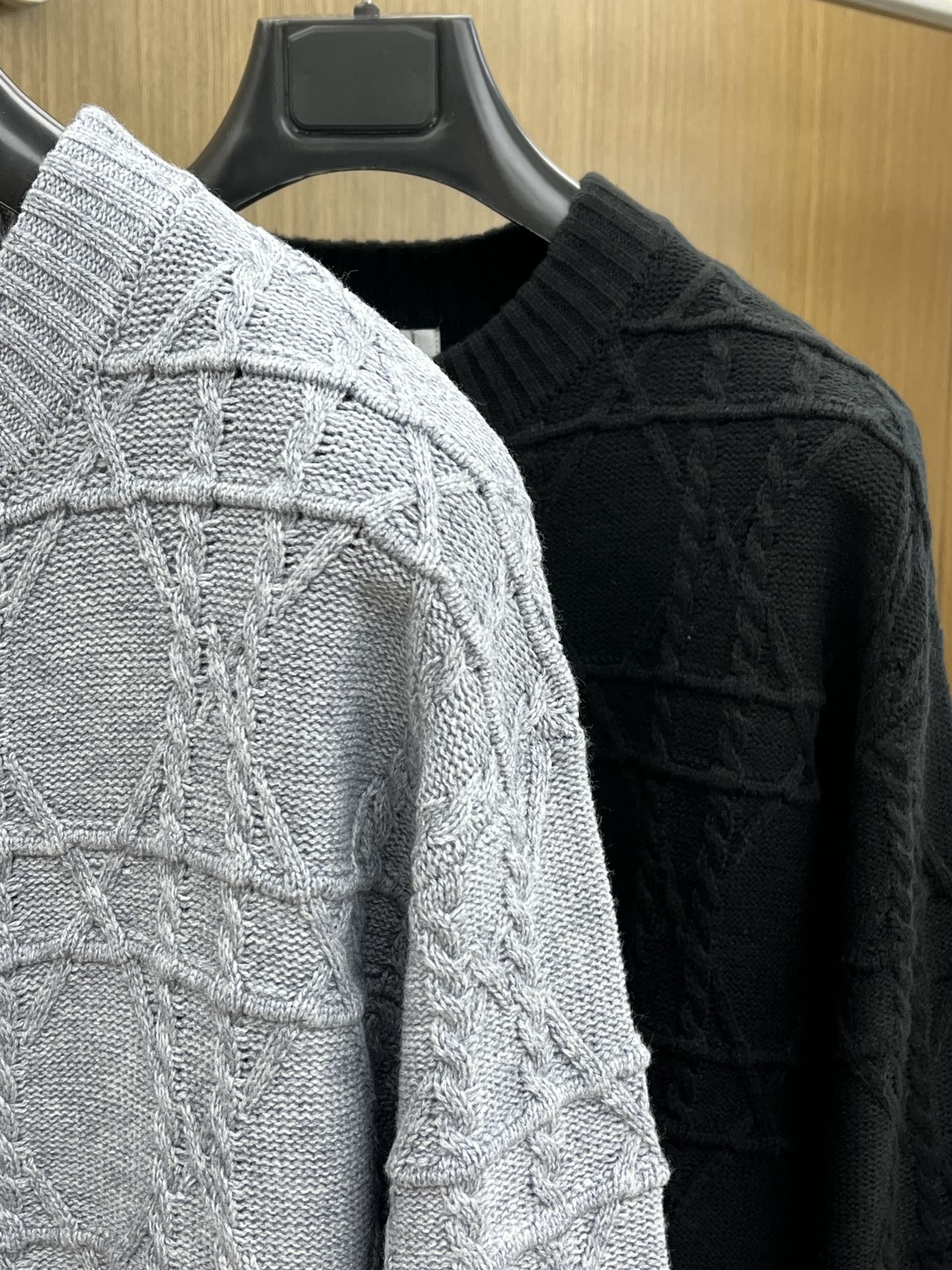 秋冬 CD 🔥🔥毛衣 2025秋冬最新系列，专柜1:1顶级复刻，全品相！加厚款，时下最流行的老钱风，老板