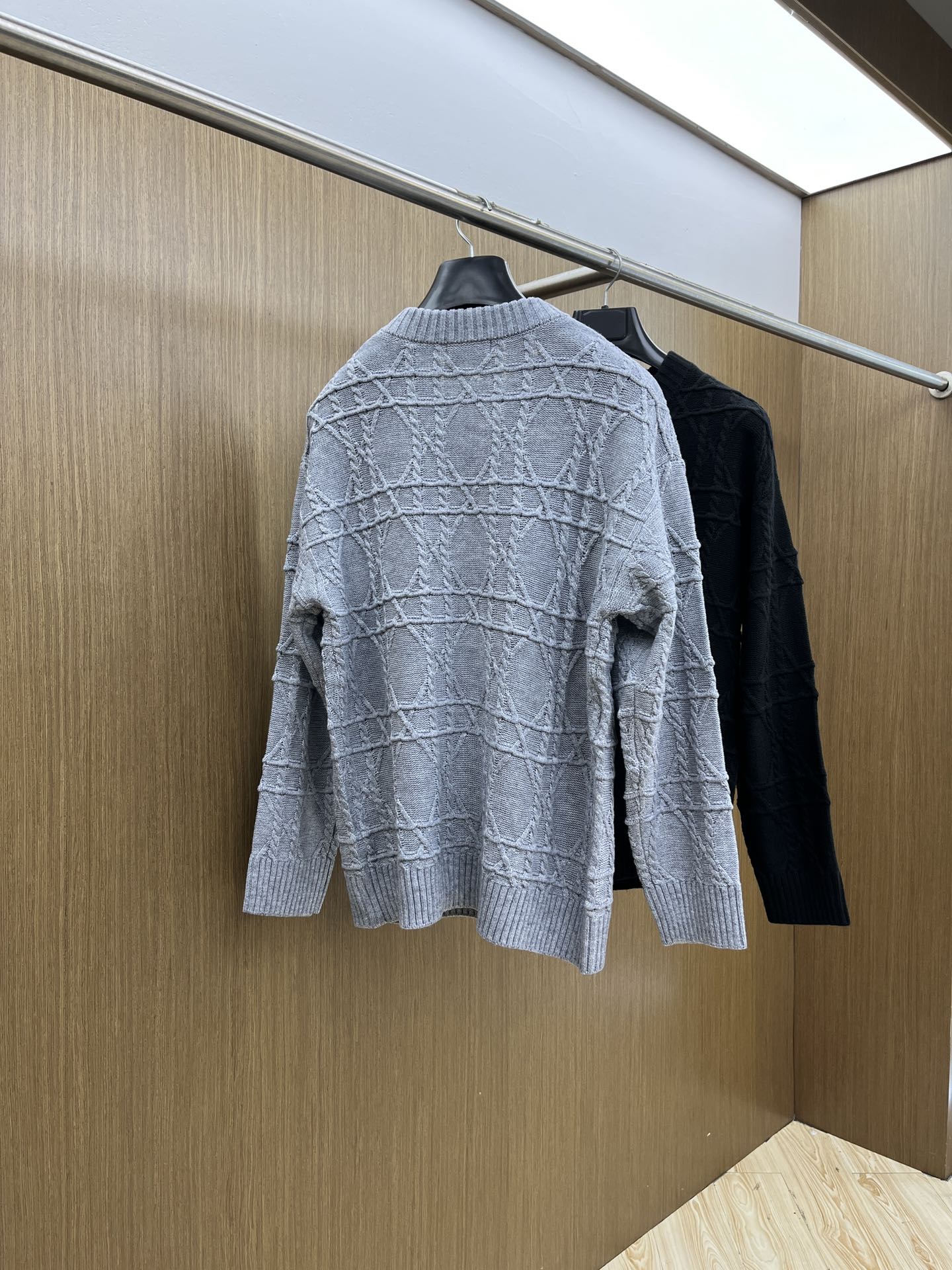 秋冬 CD 🔥🔥毛衣 2025秋冬最新系列，专柜1:1顶级复刻，全品相！加厚款，时下最流行的老钱风，老板