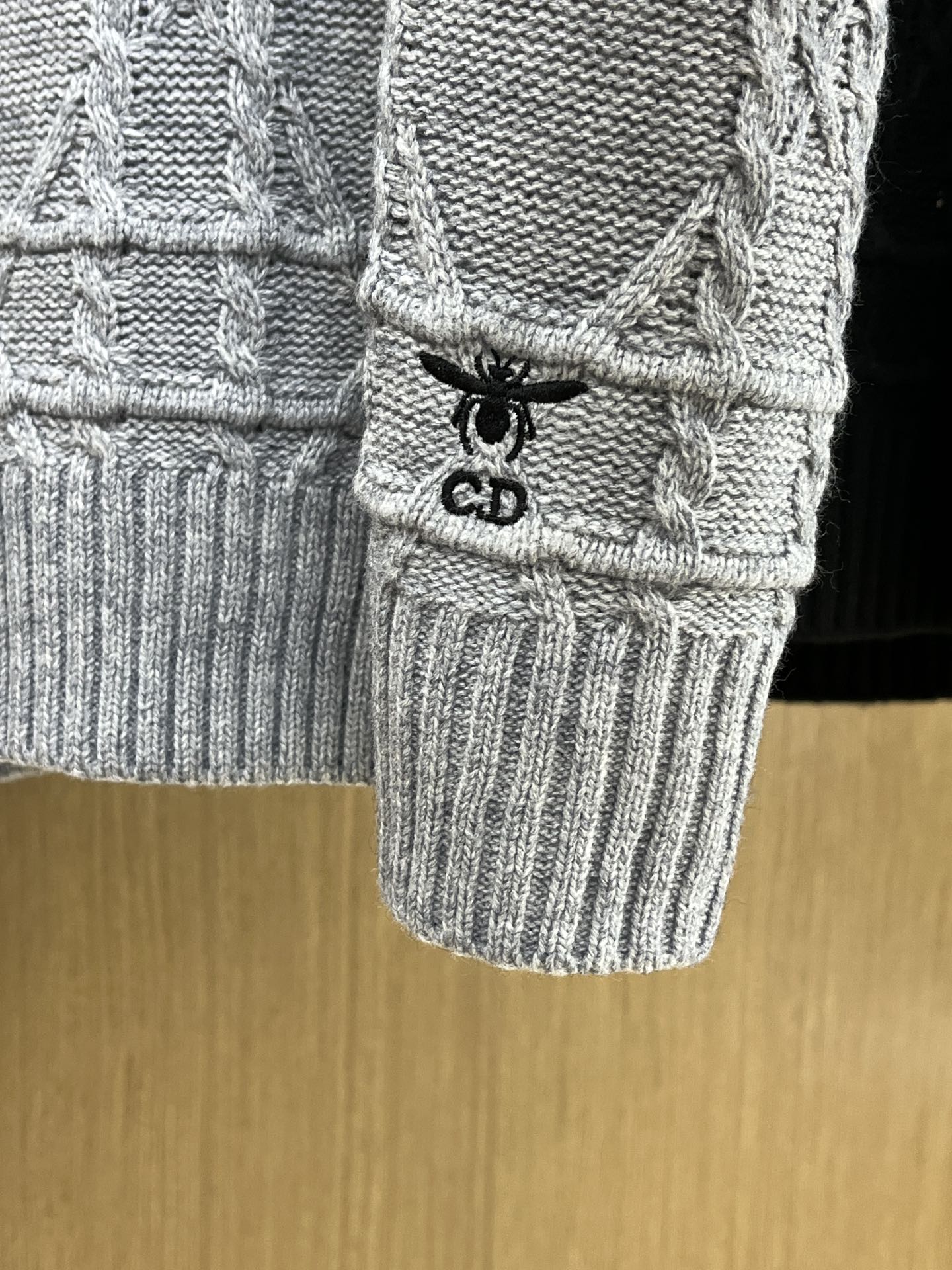 秋冬 CD 🔥🔥毛衣 2025秋冬最新系列，专柜1:1顶级复刻，全品相！加厚款，时下最流行的老钱风，老板