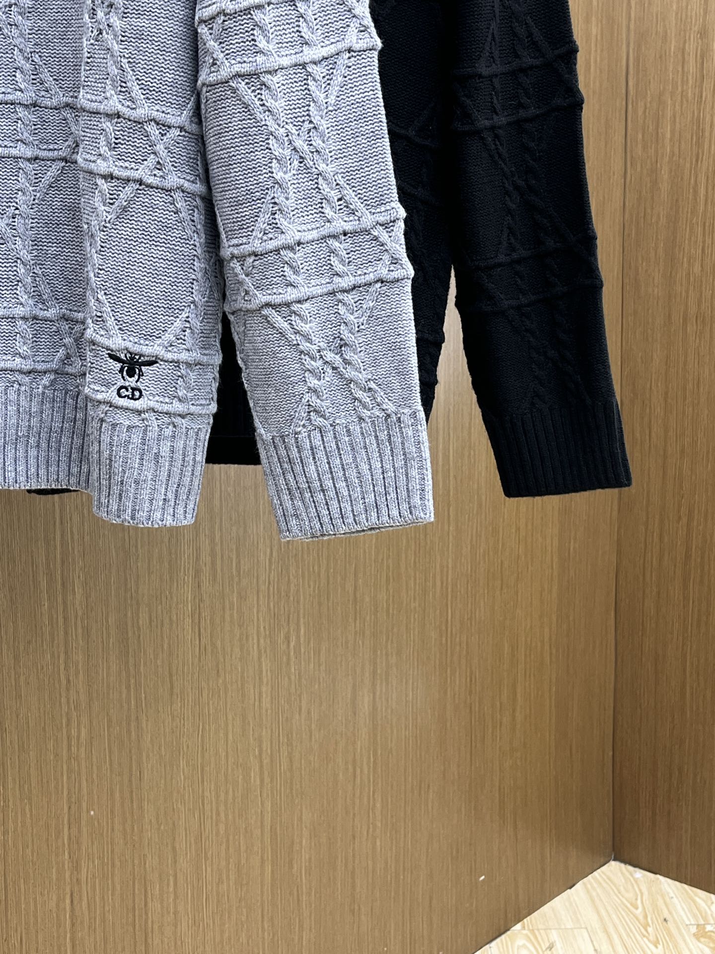 秋冬 CD 🔥🔥毛衣 2025秋冬最新系列，专柜1:1顶级复刻，全品相！加厚款，时下最流行的老钱风，老板