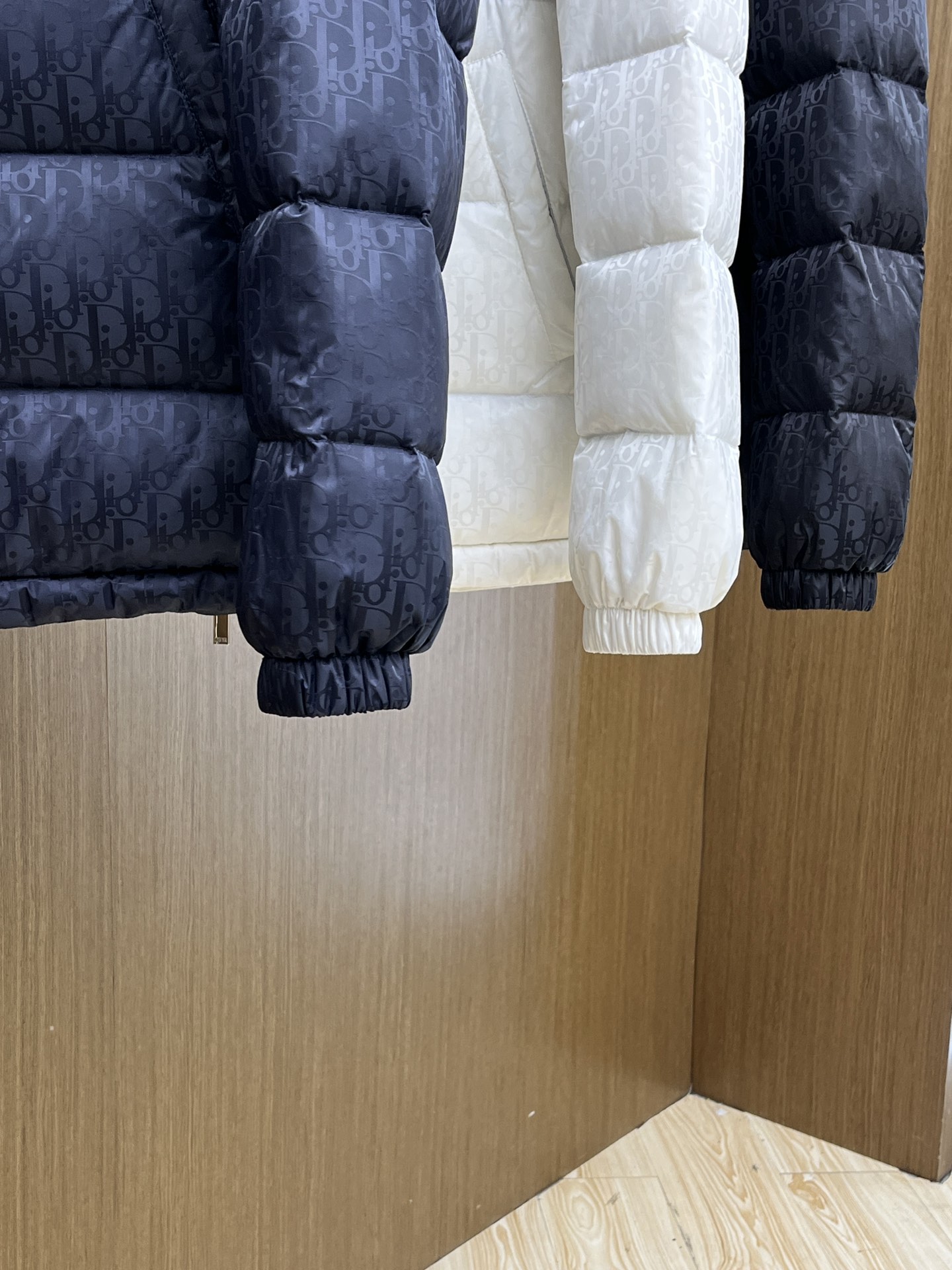 秋冬羽绒 CD 🔥🔥GW独家专供秋冬新款羽绒服。立领设计 贸易公司渠道稀出，降温天气必备的保暖单品，不论