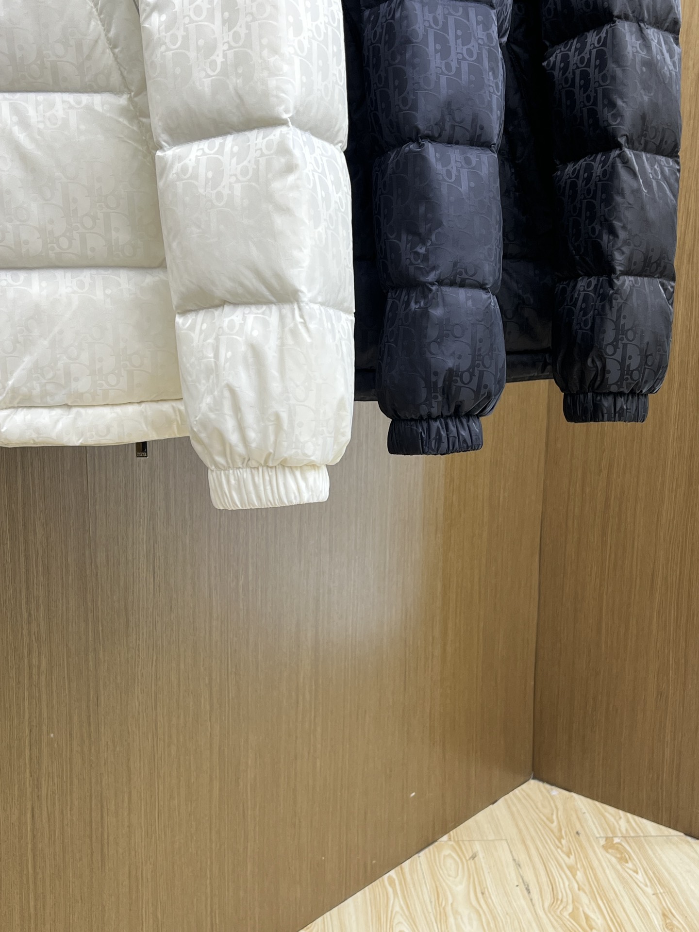 秋冬羽绒 CD 🔥🔥GW独家专供秋冬新款羽绒服。立领设计 贸易公司渠道稀出，降温天气必备的保暖单品，不论