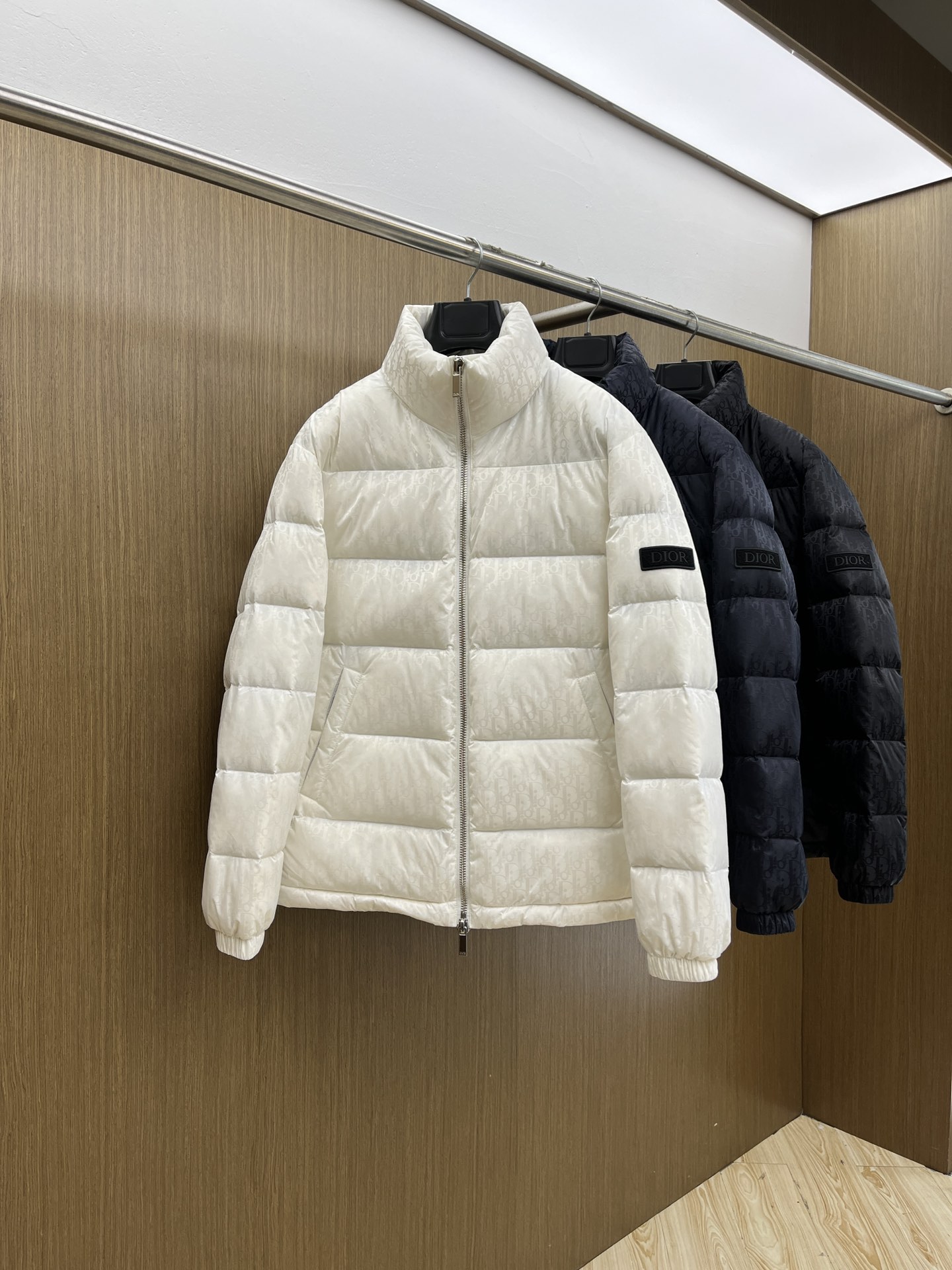 秋冬羽绒 CD 🔥🔥GW独家专供秋冬新款羽绒服。立领设计 贸易公司渠道稀出，降温天气必备的保暖单品，不论