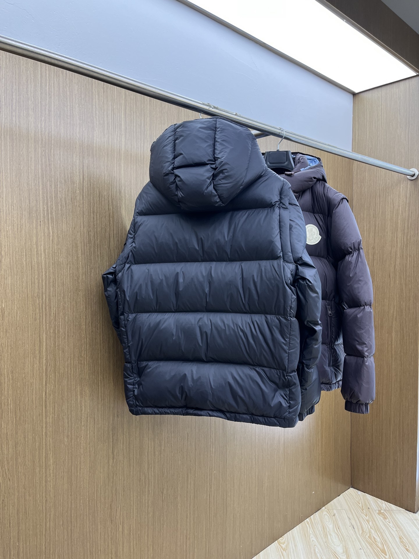 秋冬羽绒 顶级版本 𝑴𝒐𝒏𝒄𝒍𝒆𝒓｜蒙口 盟可睐袖子可拆二合一连帽羽绒服内里90%白鸭绒填充，舒适保暖的