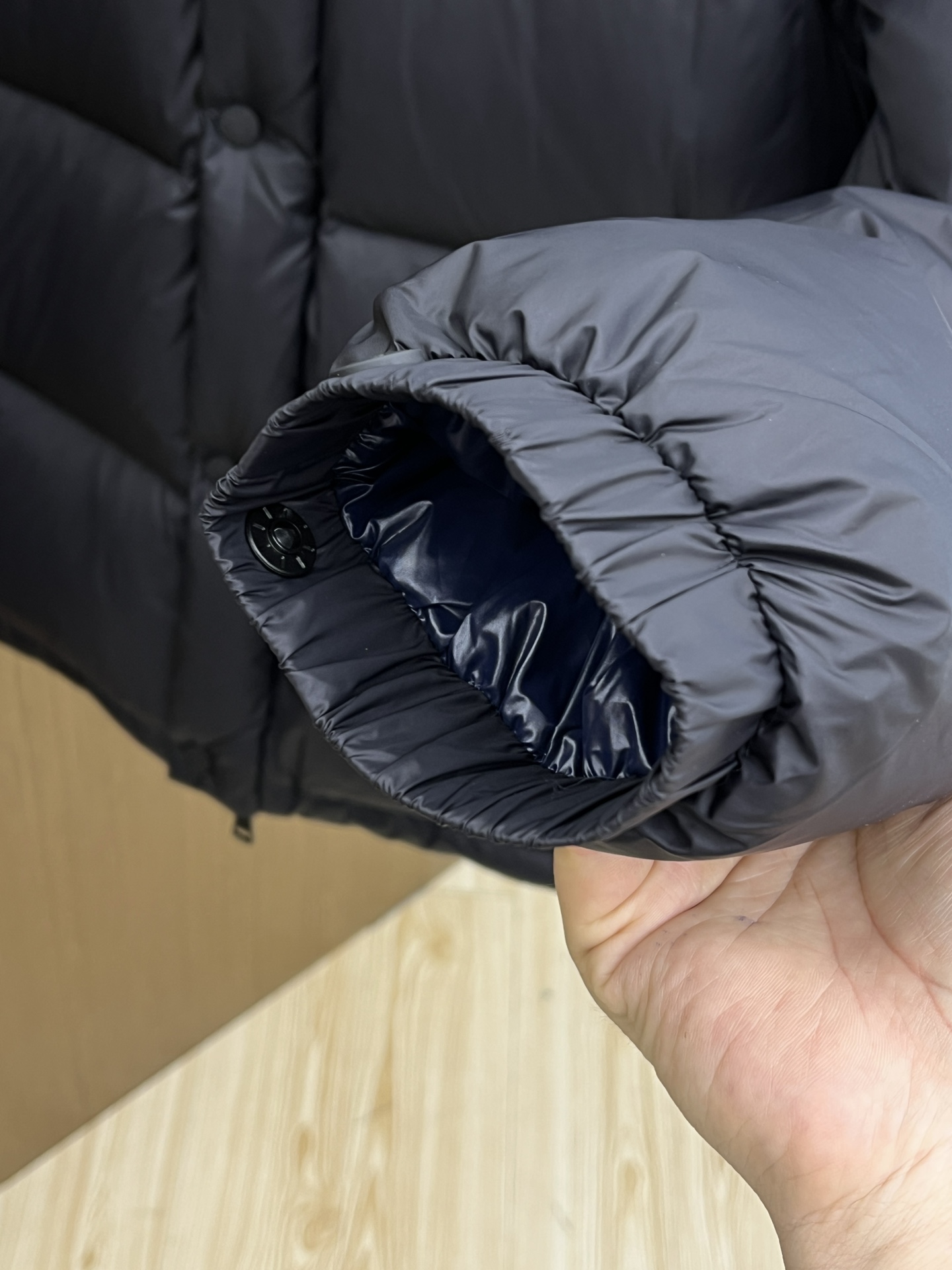 秋冬羽绒 顶级版本 𝑴𝒐𝒏𝒄𝒍𝒆𝒓｜蒙口 盟可睐袖子可拆二合一连帽羽绒服内里90%白鸭绒填充，舒适保暖的