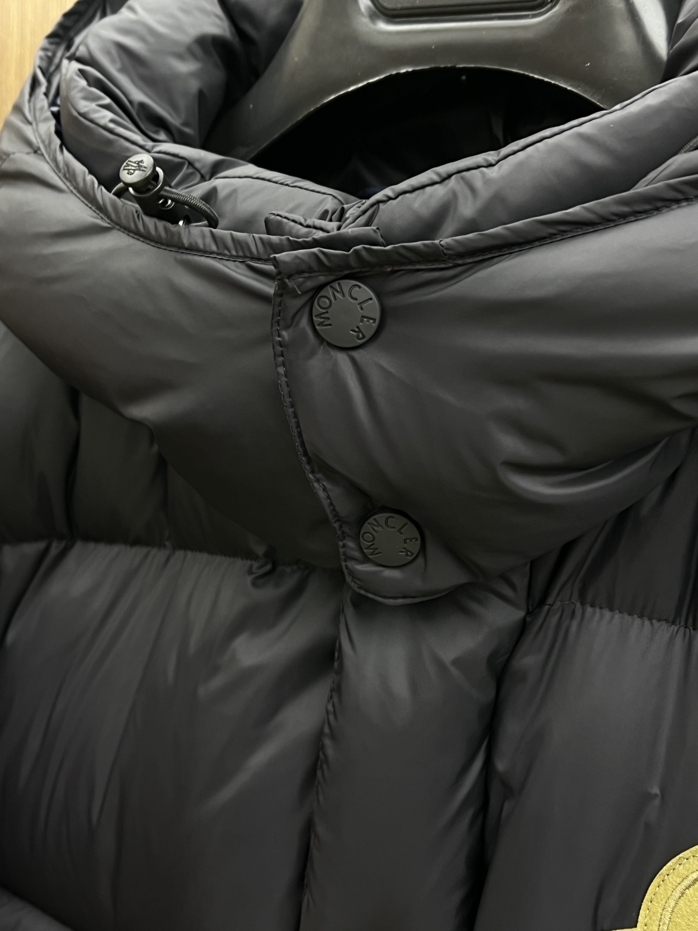 秋冬羽绒 顶级版本 𝑴𝒐𝒏𝒄𝒍𝒆𝒓｜蒙口 盟可睐袖子可拆二合一连帽羽绒服内里90%白鸭绒填充，舒适保暖的