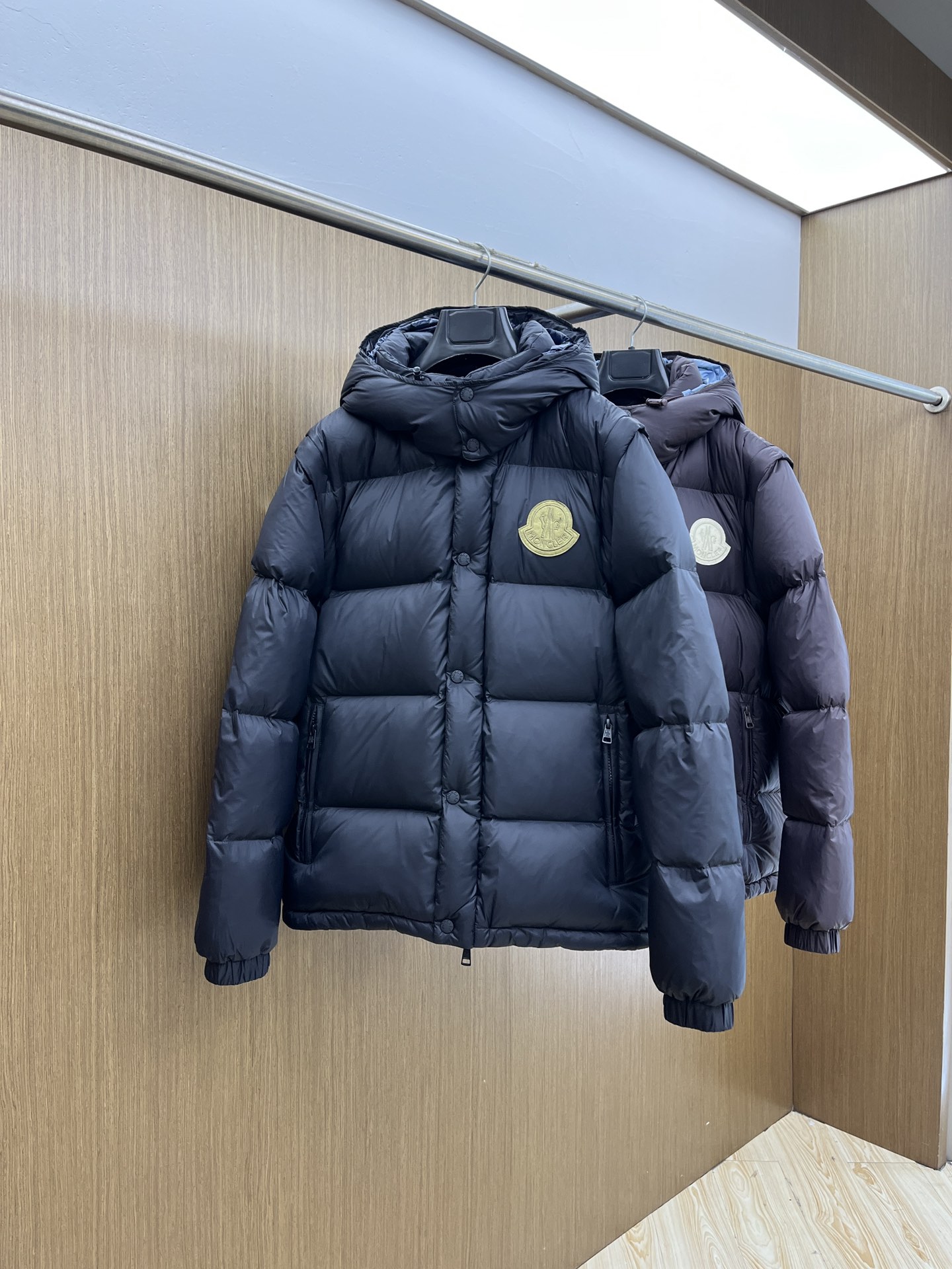 秋冬羽绒 顶级版本 𝑴𝒐𝒏𝒄𝒍𝒆𝒓｜蒙口 盟可睐袖子可拆二合一连帽羽绒服内里90%白鸭绒填充，舒适保暖的