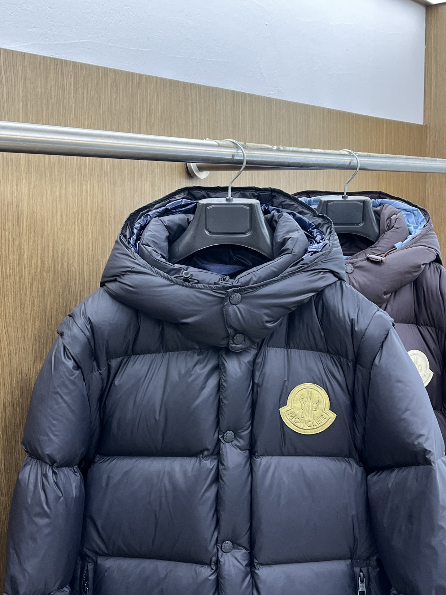 秋冬羽绒 顶级版本 𝑴𝒐𝒏𝒄𝒍𝒆𝒓｜蒙口 盟可睐袖子可拆二合一连帽羽绒服内里90%白鸭绒填充，舒适保暖的