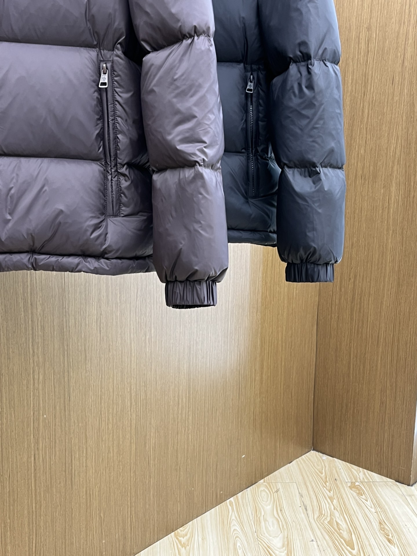 秋冬羽绒 顶级版本 𝑴𝒐𝒏𝒄𝒍𝒆𝒓｜蒙口 盟可睐袖子可拆二合一连帽羽绒服内里90%白鸭绒填充，舒适保暖的