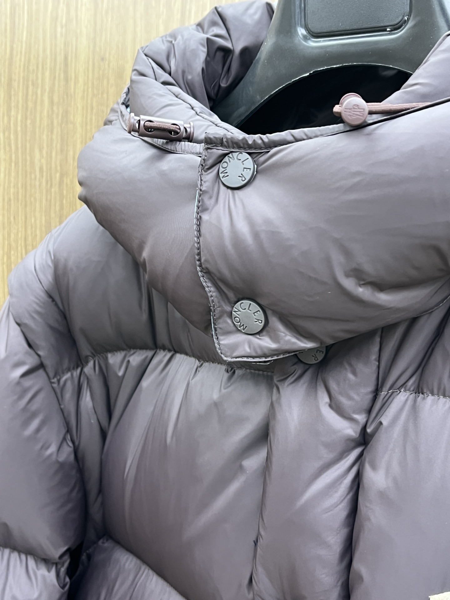 秋冬羽绒 顶级版本 𝑴𝒐𝒏𝒄𝒍𝒆𝒓｜蒙口 盟可睐袖子可拆二合一连帽羽绒服内里90%白鸭绒填充，舒适保暖的