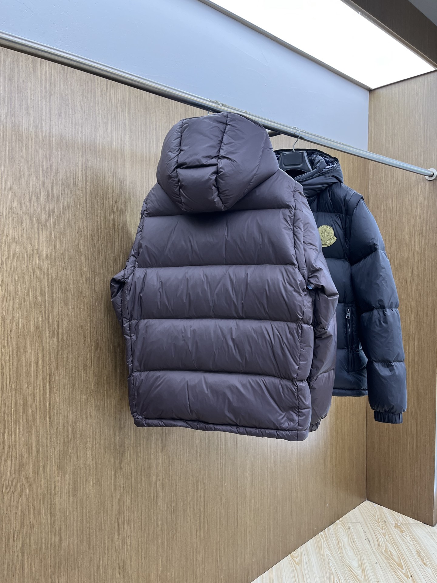 秋冬羽绒 顶级版本 𝑴𝒐𝒏𝒄𝒍𝒆𝒓｜蒙口 盟可睐袖子可拆二合一连帽羽绒服内里90%白鸭绒填充，舒适保暖的