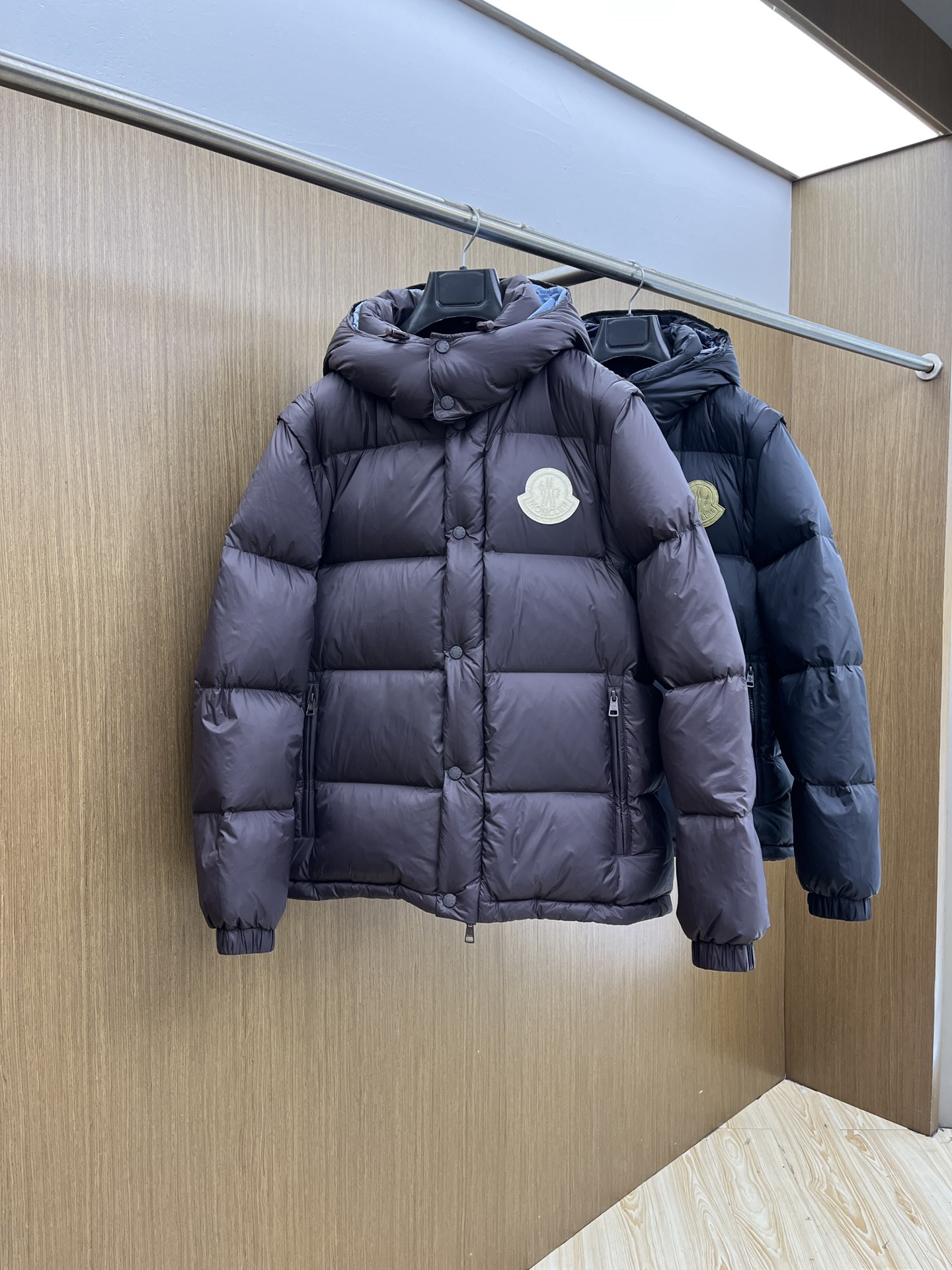 秋冬羽绒 顶级版本 𝑴𝒐𝒏𝒄𝒍𝒆𝒓｜蒙口 盟可睐袖子可拆二合一连帽羽绒服内里90%白鸭绒填充，舒适保暖的