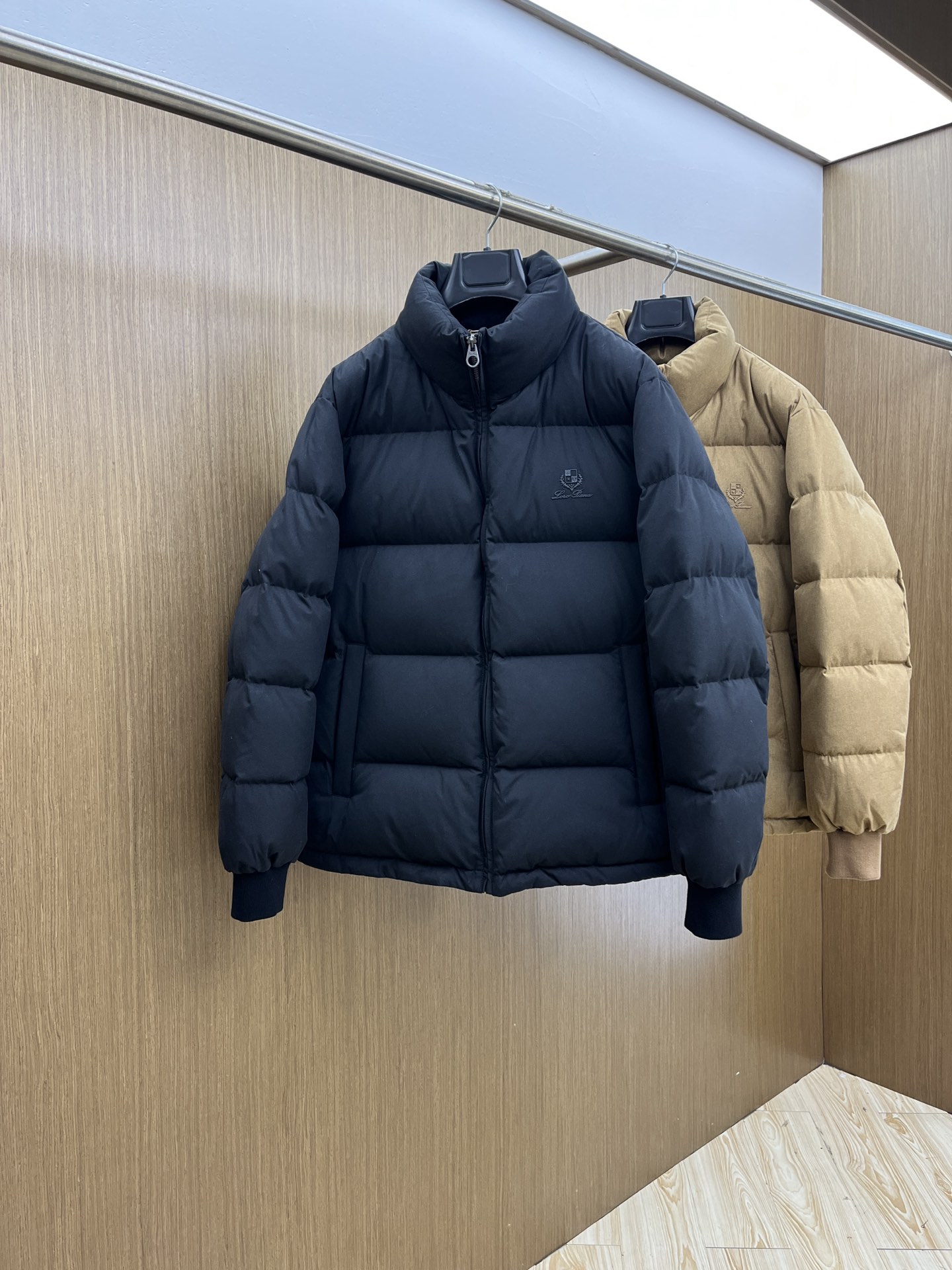 秋冬羽绒 lP🆕 🔥🔥GW独家专供秋冬新款羽绒服。立领设计 贸易公司渠道稀出，降温天气必备的保暖单品，不