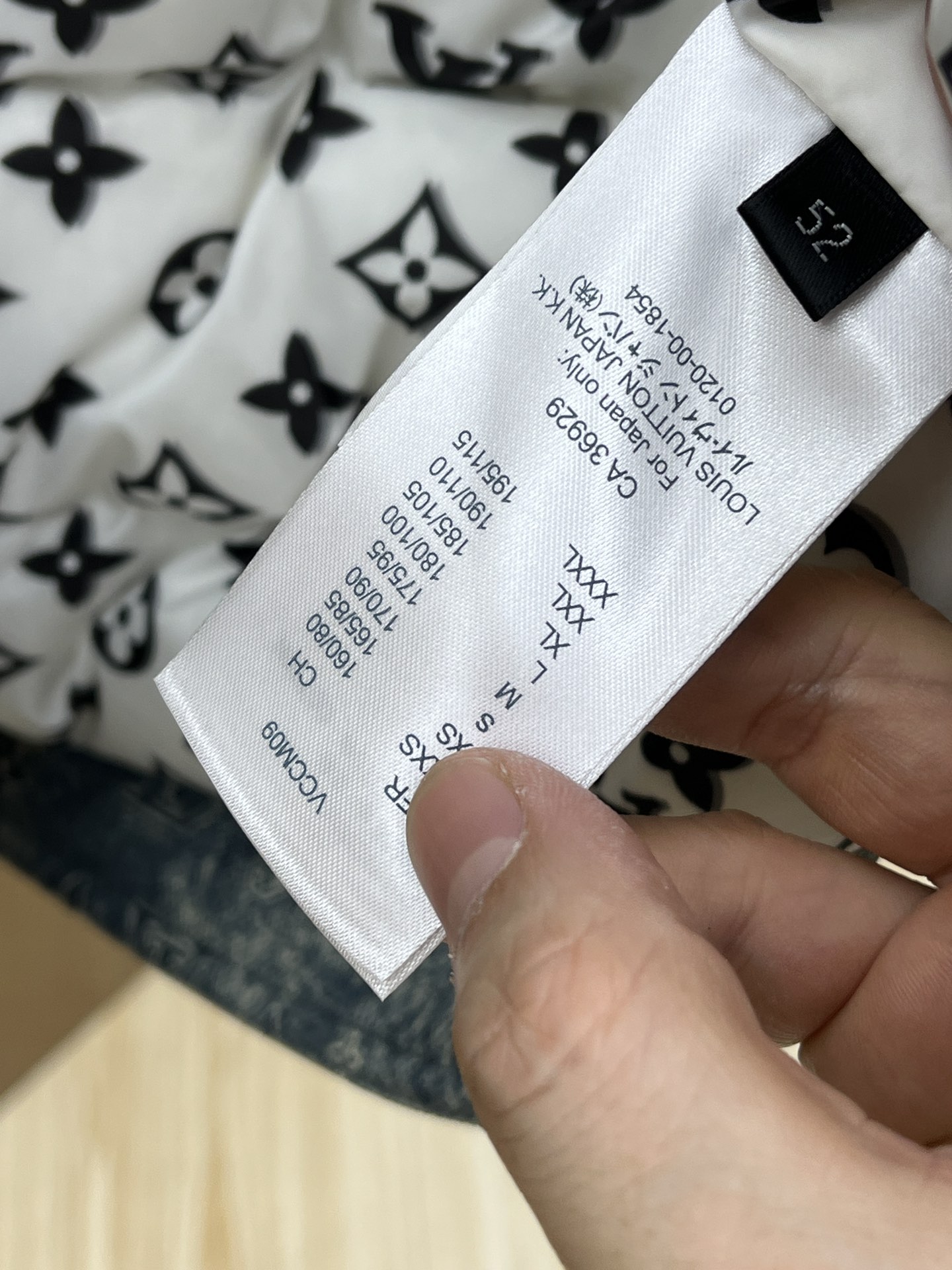 秋冬羽绒 LV 🔥🔥GW独家专供秋冬新款羽绒服。连帽设计 贸易公司渠道稀出，降温天气必备的保暖单品，不论