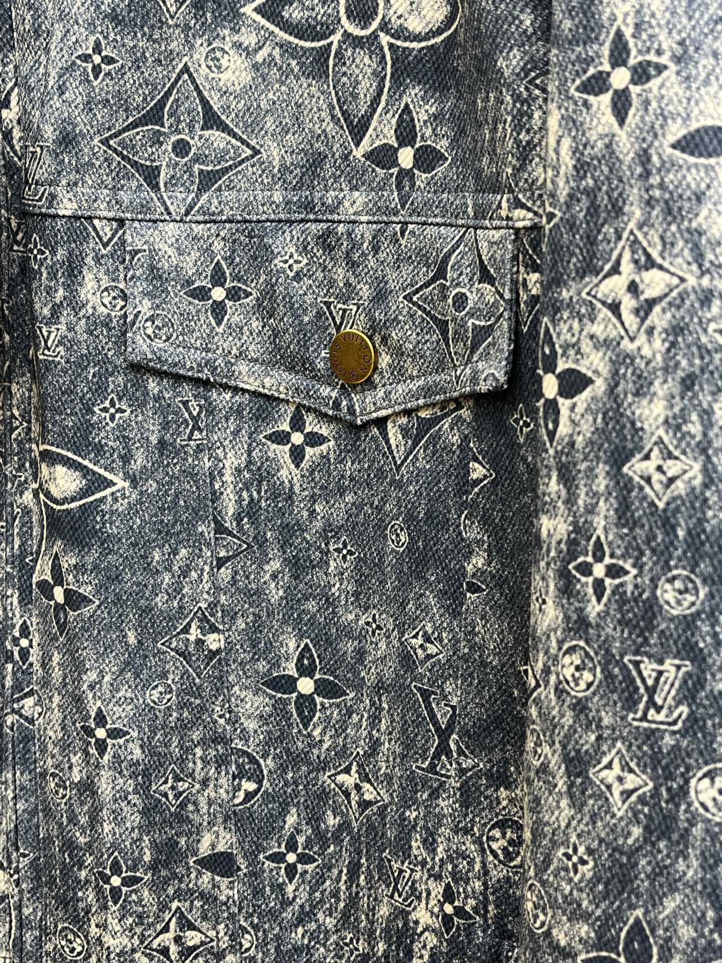 秋冬羽绒 LV 🔥🔥GW独家专供秋冬新款羽绒服。连帽设计 贸易公司渠道稀出，降温天气必备的保暖单品，不论