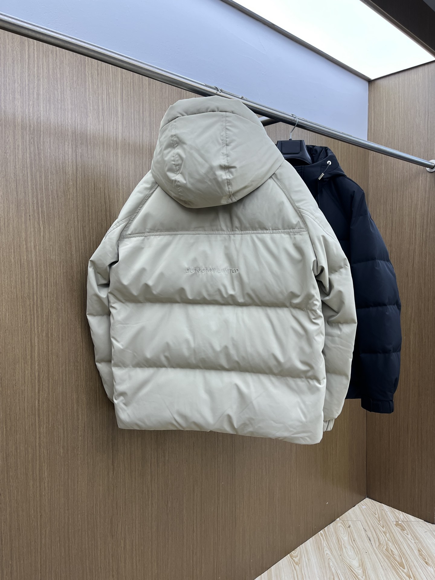 秋冬羽绒 BBR 🔥🔥GW独家专供秋冬新款羽绒服。连帽设计 贸易公司渠道稀出，降温天气必备的保暖单品，不