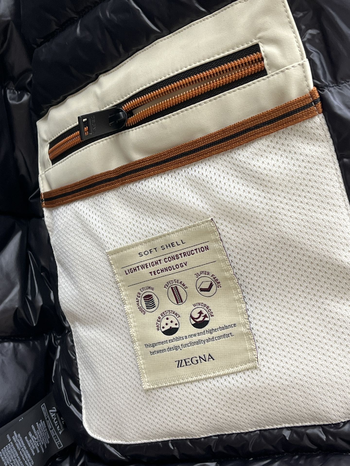 秋冬羽绒 ZZ 🔥🔥GW独家专供秋冬新款羽绒服。连帽设计 贸易公司渠道稀出，降温天气必备的保暖单品，不论