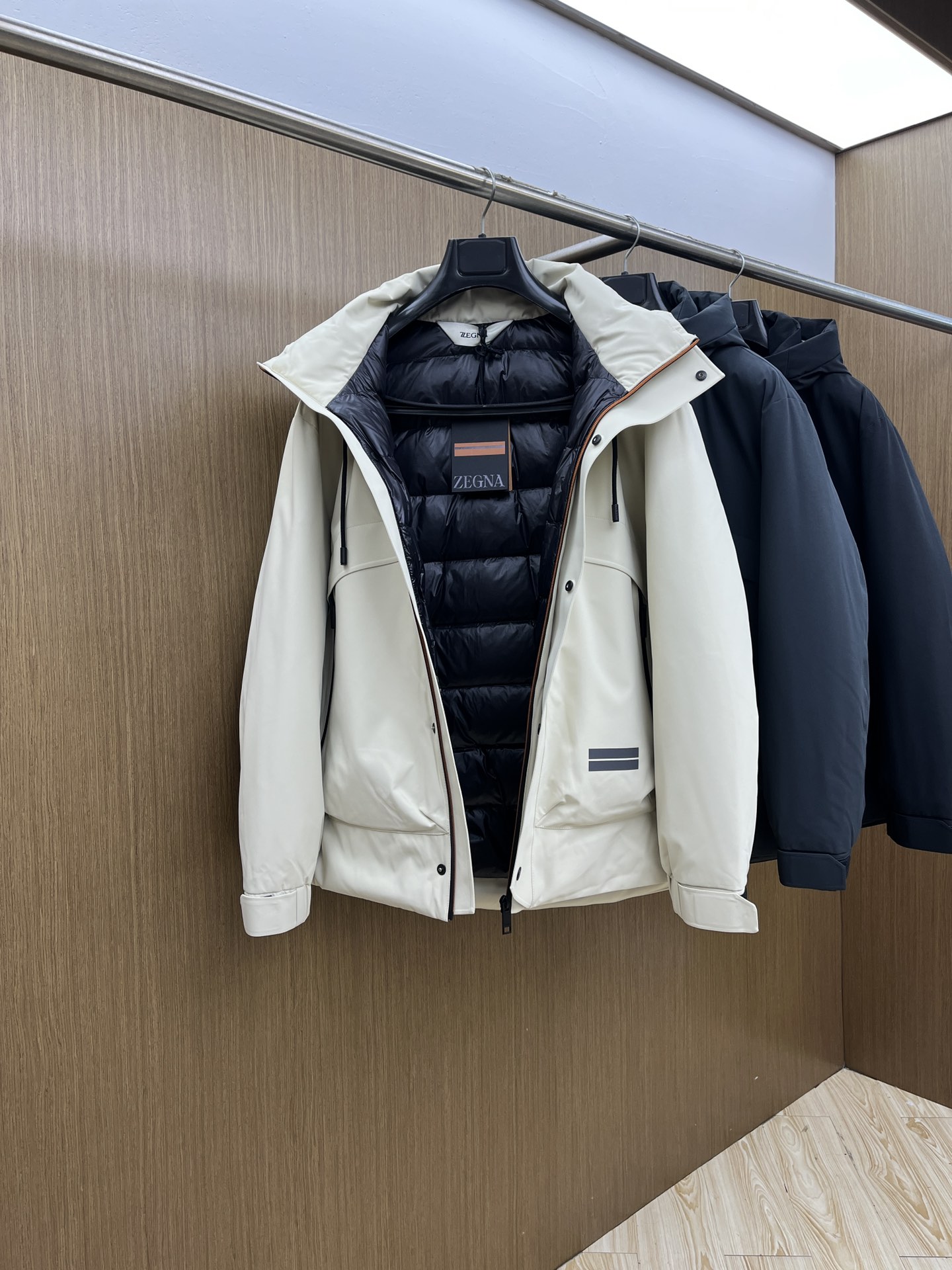 秋冬羽绒 ZZ 🔥🔥GW独家专供秋冬新款羽绒服。连帽设计 贸易公司渠道稀出，降温天气必备的保暖单品，不论