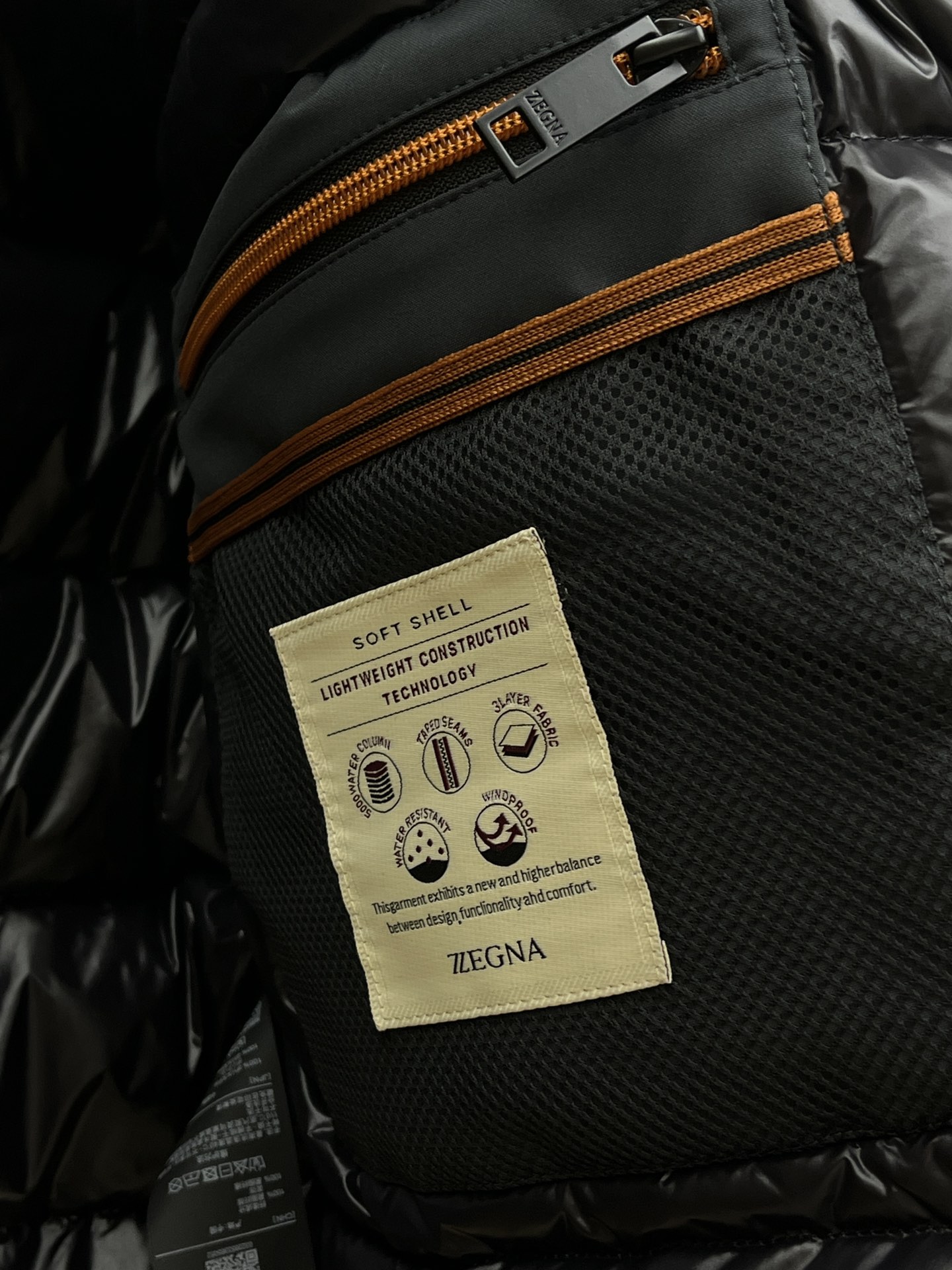 秋冬羽绒 ZZ 🔥🔥GW独家专供秋冬新款羽绒服。连帽设计 贸易公司渠道稀出，降温天气必备的保暖单品，不论