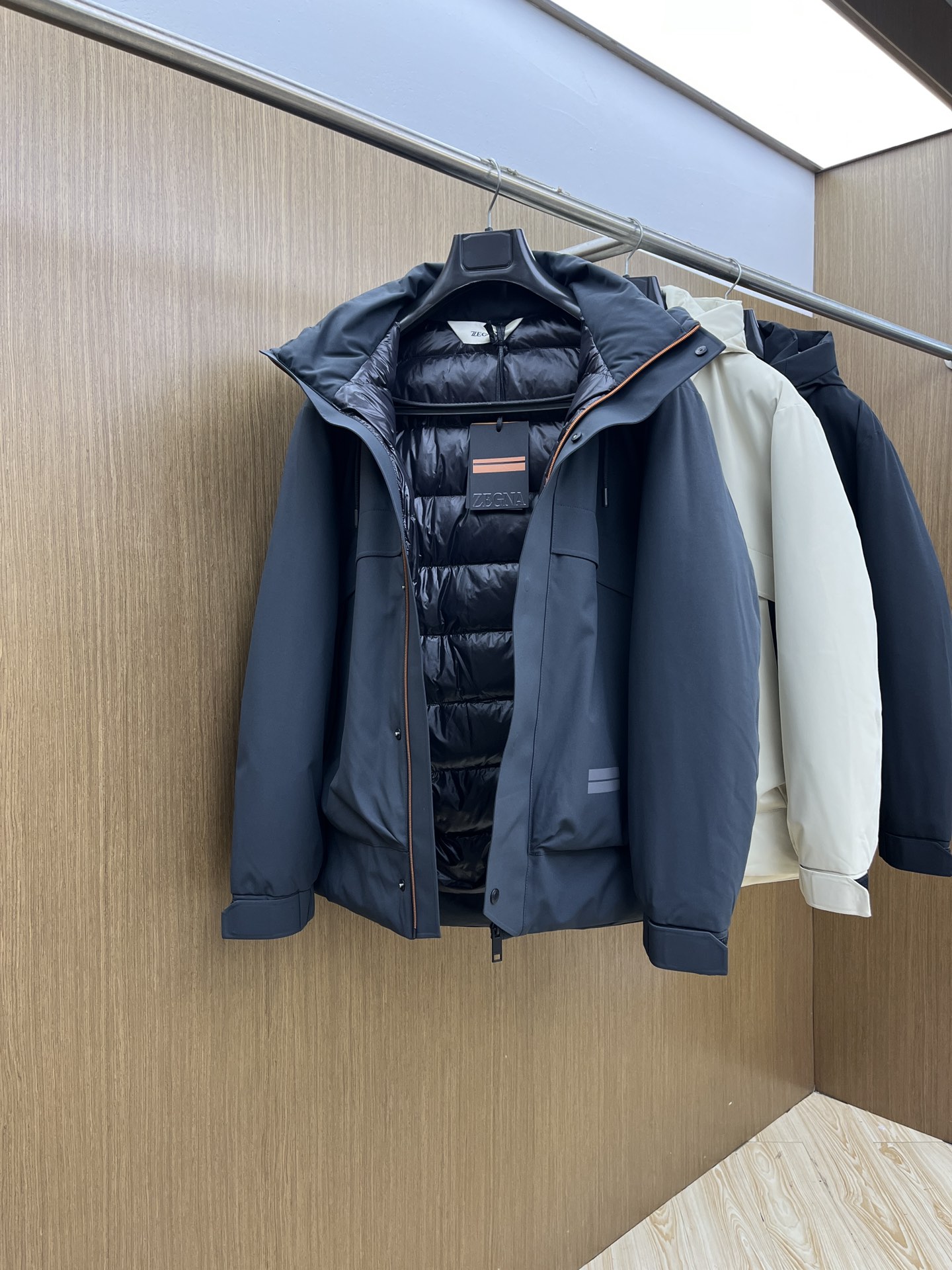 秋冬羽绒 ZZ 🔥🔥GW独家专供秋冬新款羽绒服。连帽设计 贸易公司渠道稀出，降温天气必备的保暖单品，不论