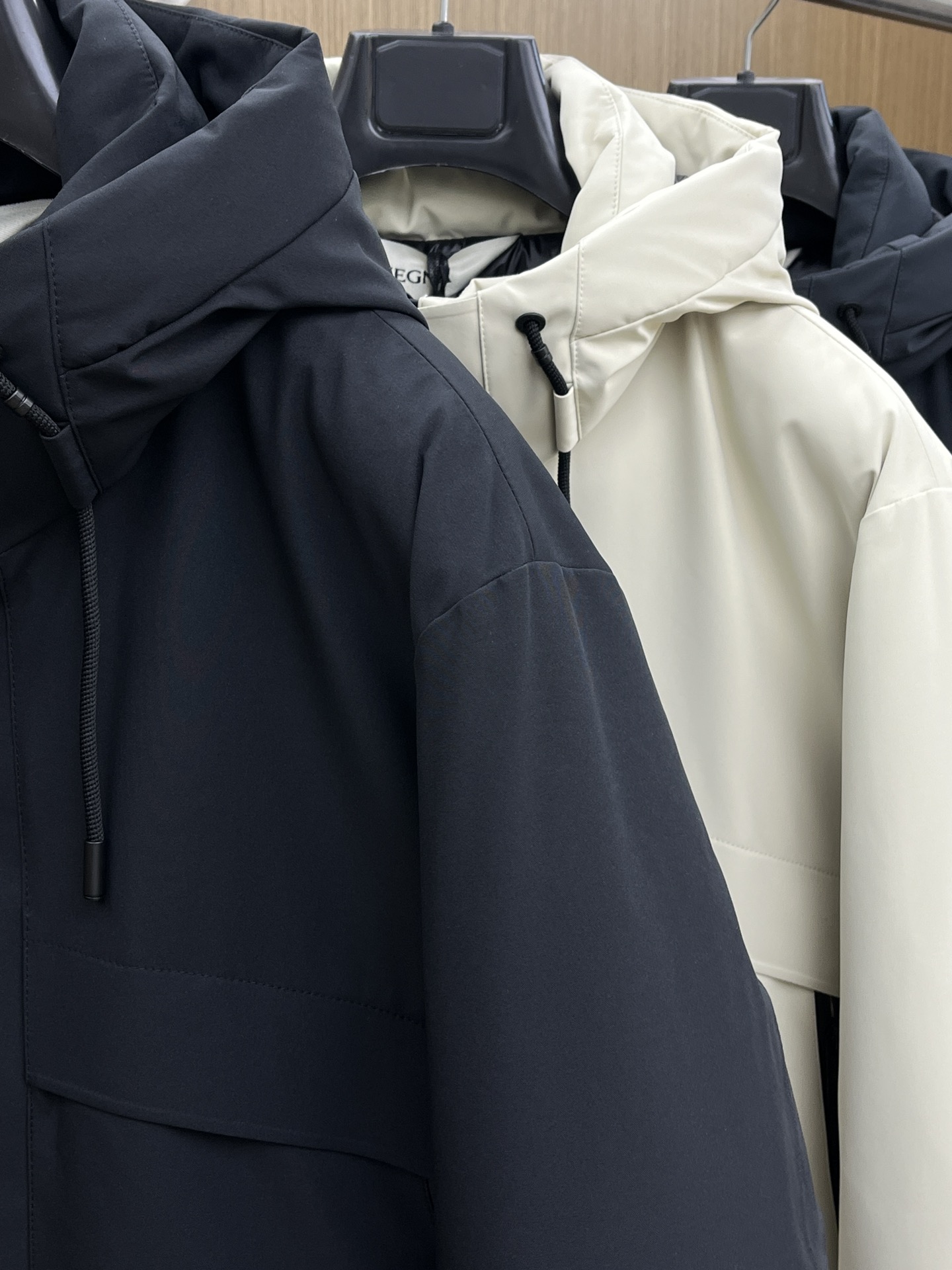 秋冬羽绒 ZZ 🔥🔥GW独家专供秋冬新款羽绒服。连帽设计 贸易公司渠道稀出，降温天气必备的保暖单品，不论