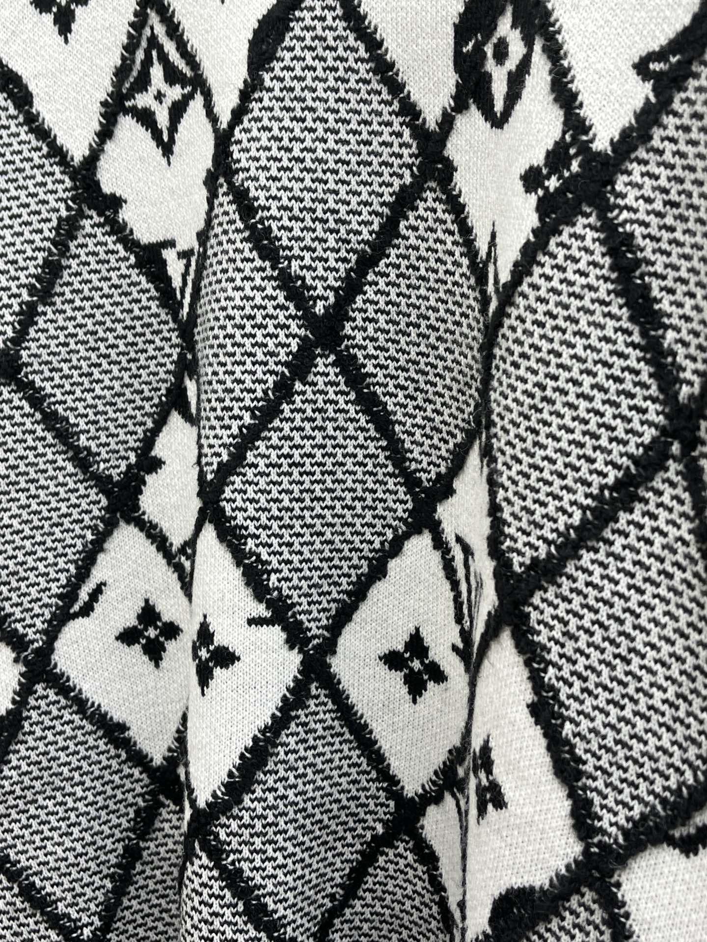 秋冬 LV 🔥🔥毛衣 2025秋冬最新系列，专柜1:1顶级复刻，全品相！加厚款，时下最流行的老钱风，老板