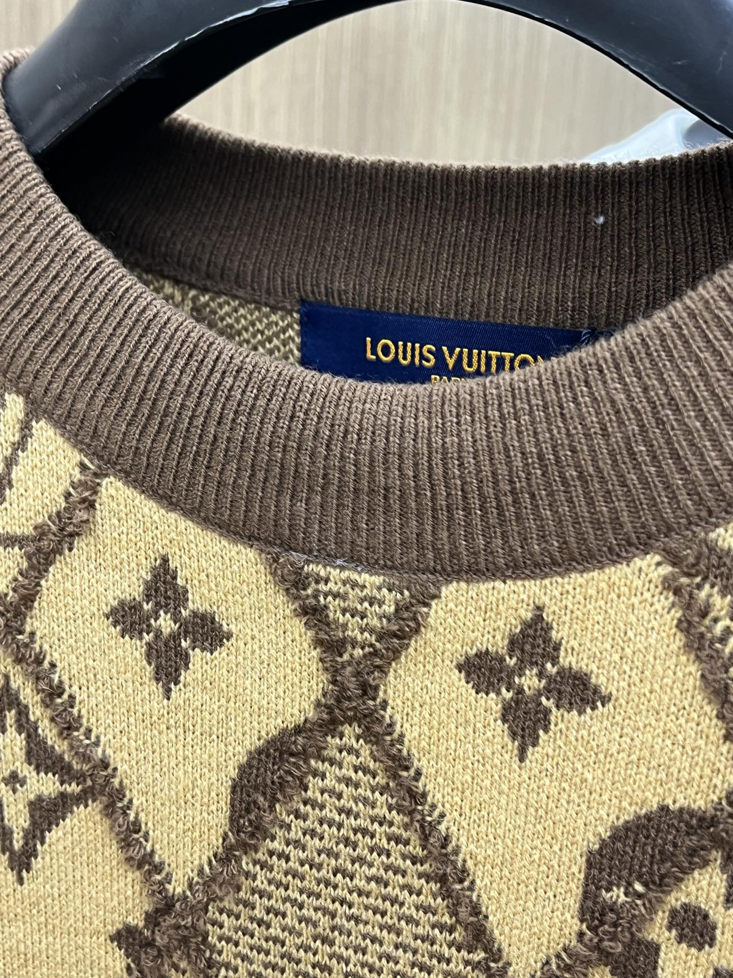 秋冬 LV 🔥🔥毛衣 2025秋冬最新系列，专柜1:1顶级复刻，全品相！加厚款，时下最流行的老钱风，老板