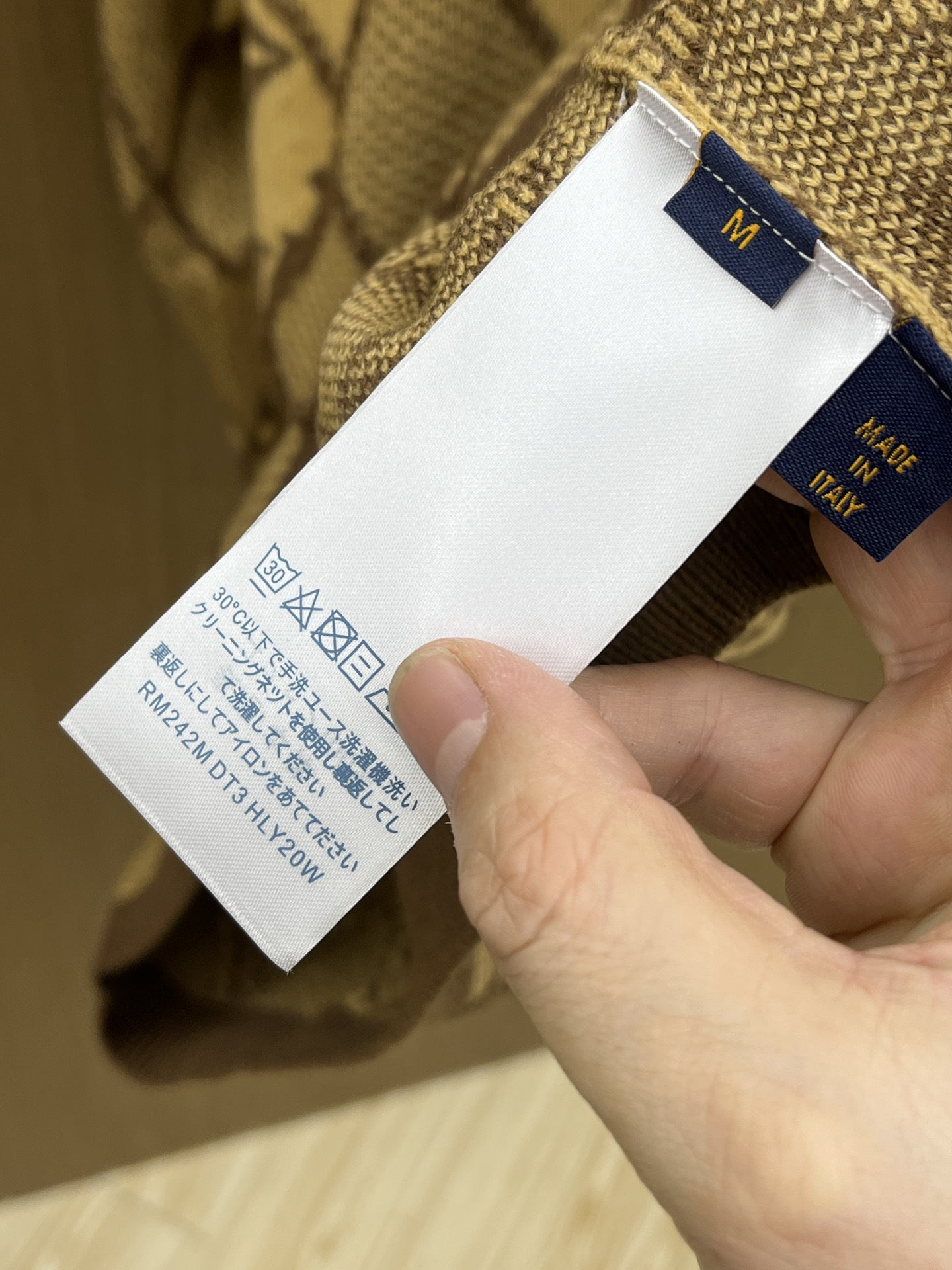 秋冬 LV 🔥🔥毛衣 2025秋冬最新系列，专柜1:1顶级复刻，全品相！加厚款，时下最流行的老钱风，老板