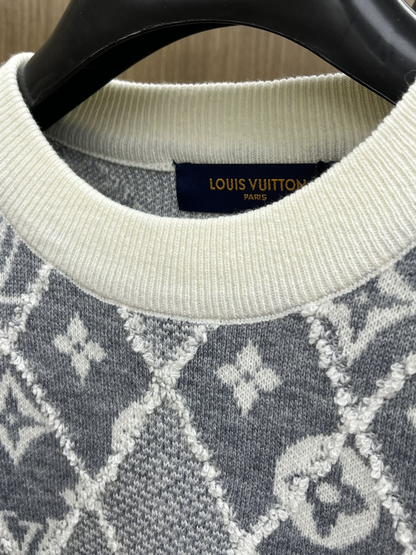 秋冬 LV 🔥🔥毛衣 2025秋冬最新系列，专柜1:1顶级复刻，全品相！加厚款，时下最流行的老钱风，老板