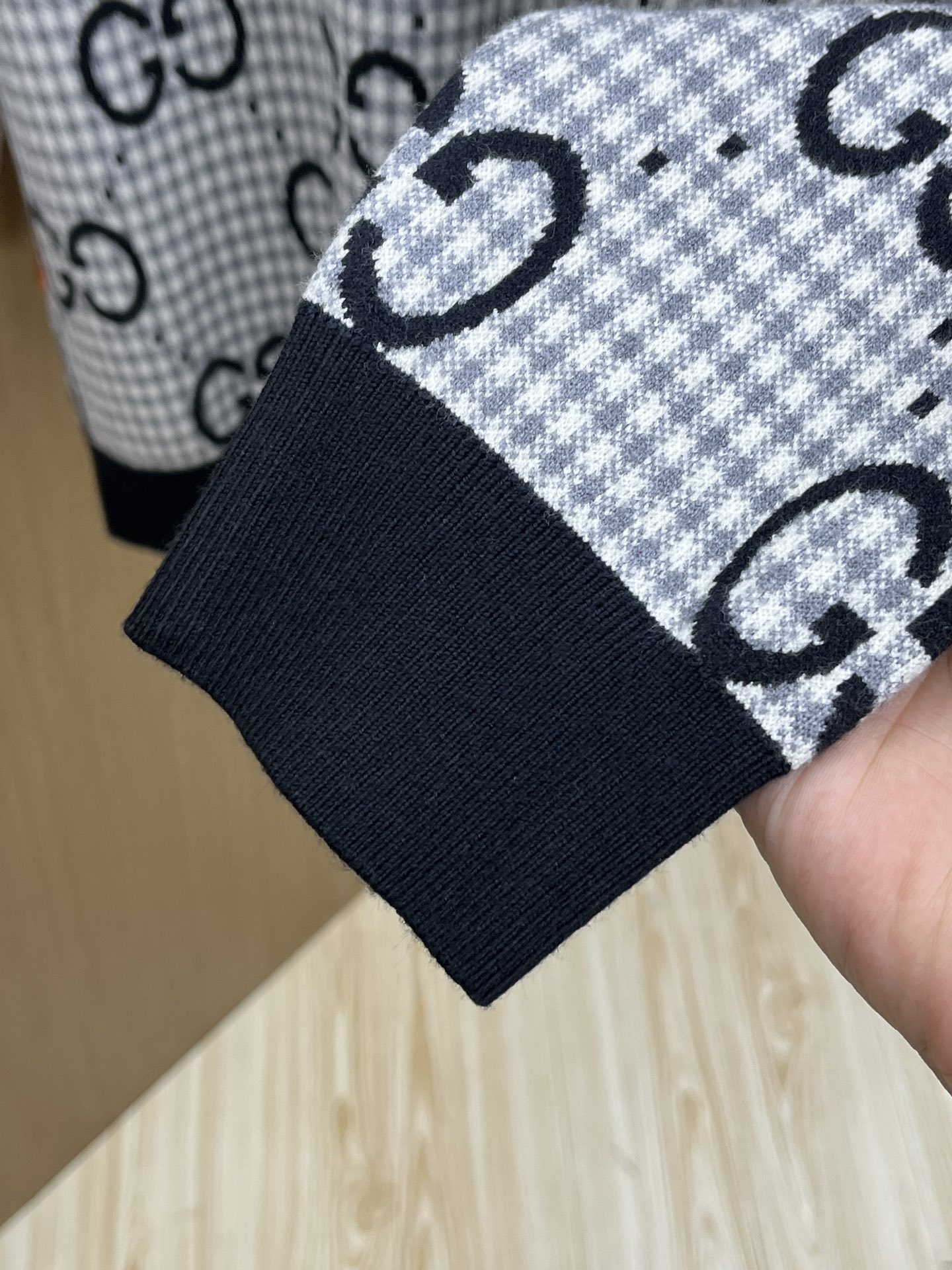 秋冬 Guc 🔥🔥毛衣 2025秋冬最新系列，专柜1:1顶级复刻，全品相！加厚款，时下最流行的老钱风，老