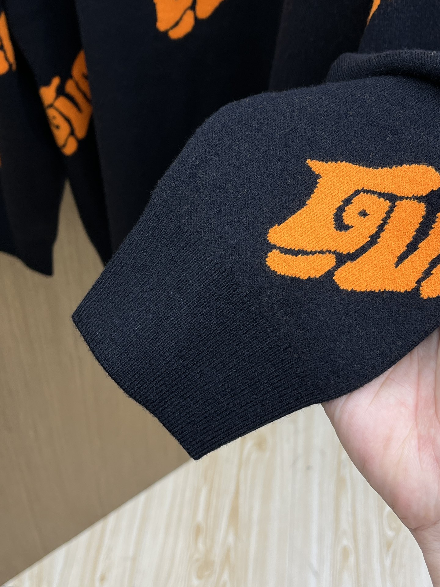 秋冬 Guc 🔥🔥毛衣 2025秋冬最新系列，专柜1:1顶级复刻，全品相！加厚款，时下最流行的老钱风，老