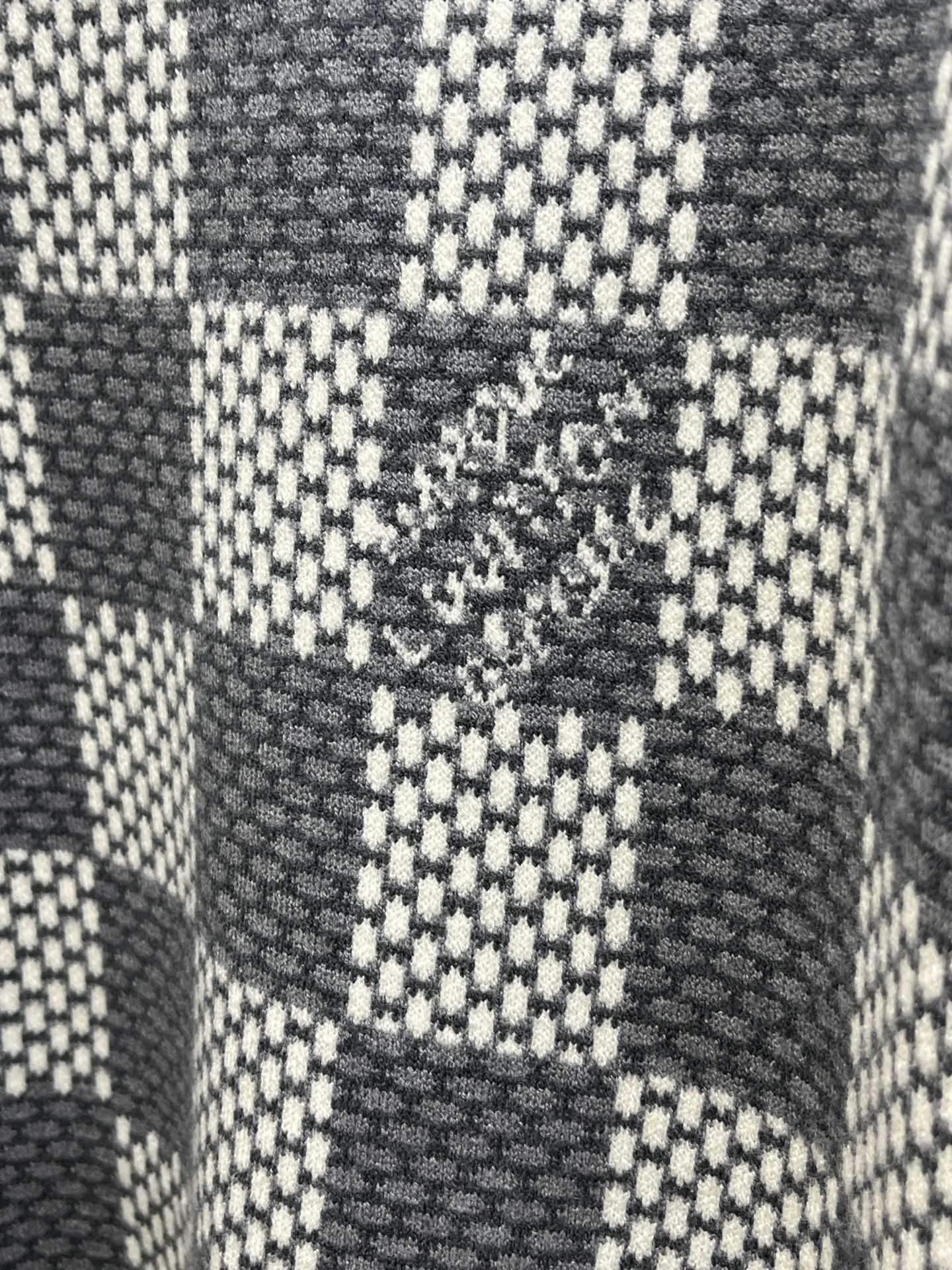 秋冬 LV 🔥🔥毛衣 2025秋冬最新系列，专柜1:1顶级复刻，全品相！加厚款，时下最流行的老钱风，老板