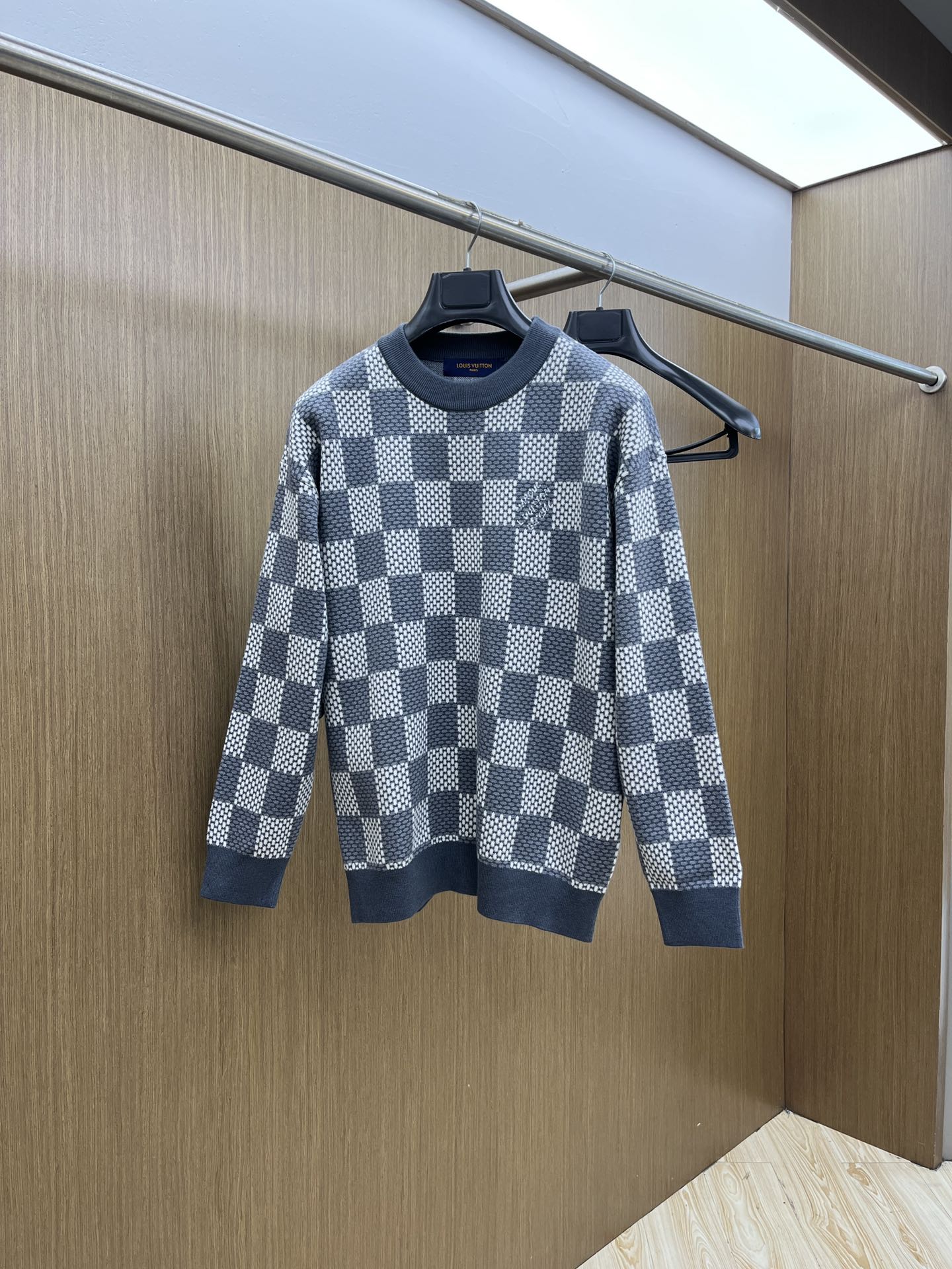 NO:646625,Autumn and winter LV sweaters, the latest series of autumn and winter, 1:1 top replica at the counter, all in good condition!  Thick style, the most popular old money style nowadays, a must-have item for the boss!  The knowledgeable boss quickly buys bld fabric wool size M~3Xl, louis vuitton, sweaters, alexander wang19860909秋冬 LV 毛衣 秋冬最新系列,专柜1:1顶级复刻,全品相！加厚款,时下最流行的老钱风,老板必备单品！懂货的老板赶紧下手bld 面料羊毛 尺码M~3Xl,,louis vuitton,sweaters,alexander wang,Men's clothing