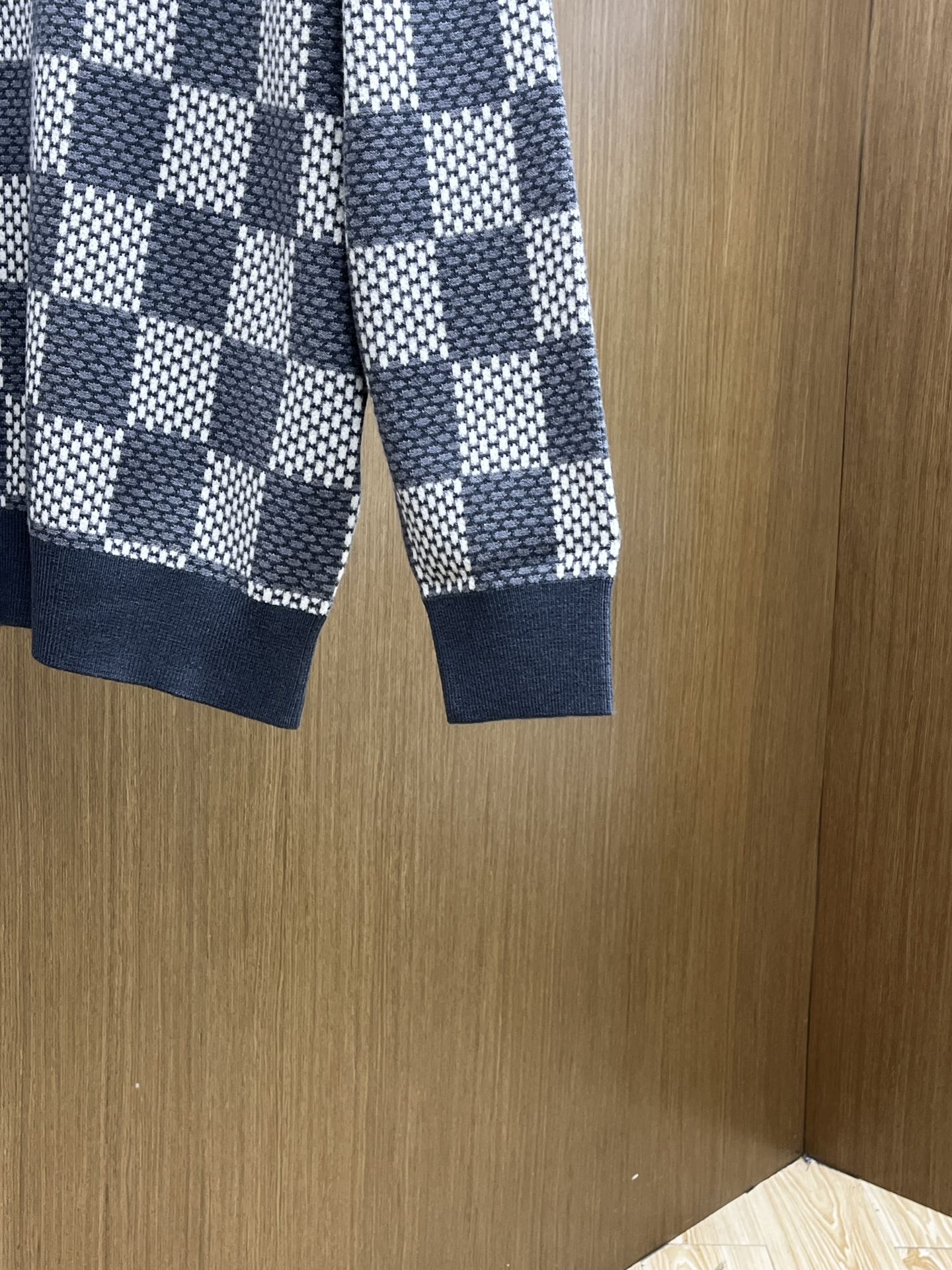 秋冬 LV 🔥🔥毛衣 2025秋冬最新系列，专柜1:1顶级复刻，全品相！加厚款，时下最流行的老钱风，老板