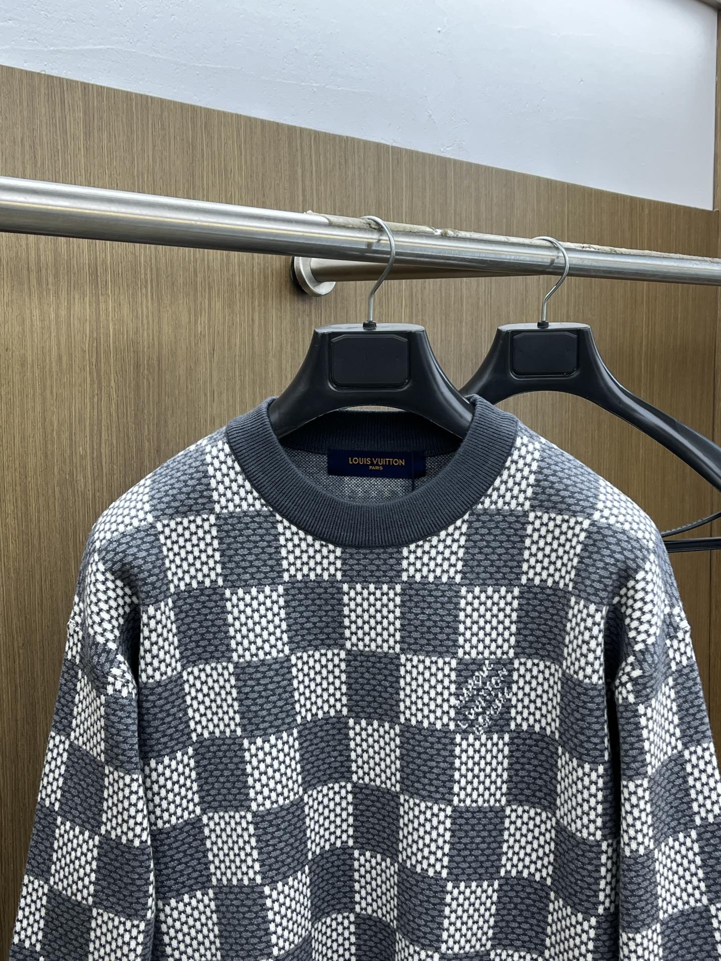 秋冬 LV 🔥🔥毛衣 2025秋冬最新系列，专柜1:1顶级复刻，全品相！加厚款，时下最流行的老钱风，老板