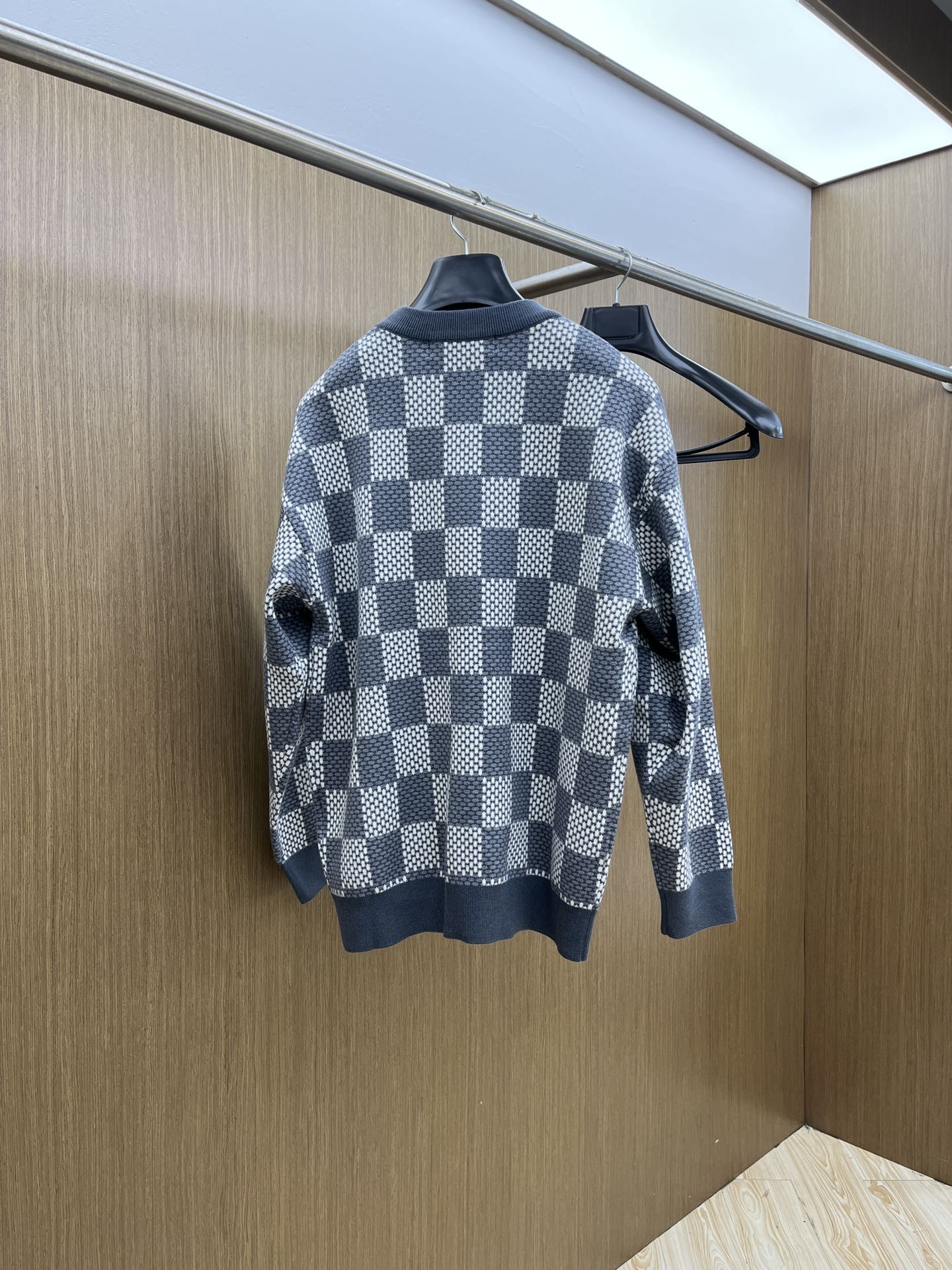 秋冬 LV 🔥🔥毛衣 2025秋冬最新系列，专柜1:1顶级复刻，全品相！加厚款，时下最流行的老钱风，老板