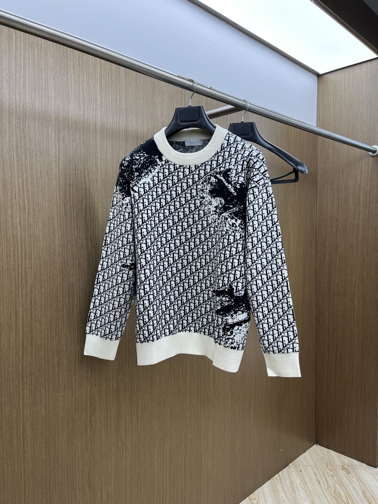 秋冬 CD 🔥🔥毛衣 2025秋冬最新系列，专柜1:1顶级复刻，全品相！加厚款，时下最流行的老钱风，老板