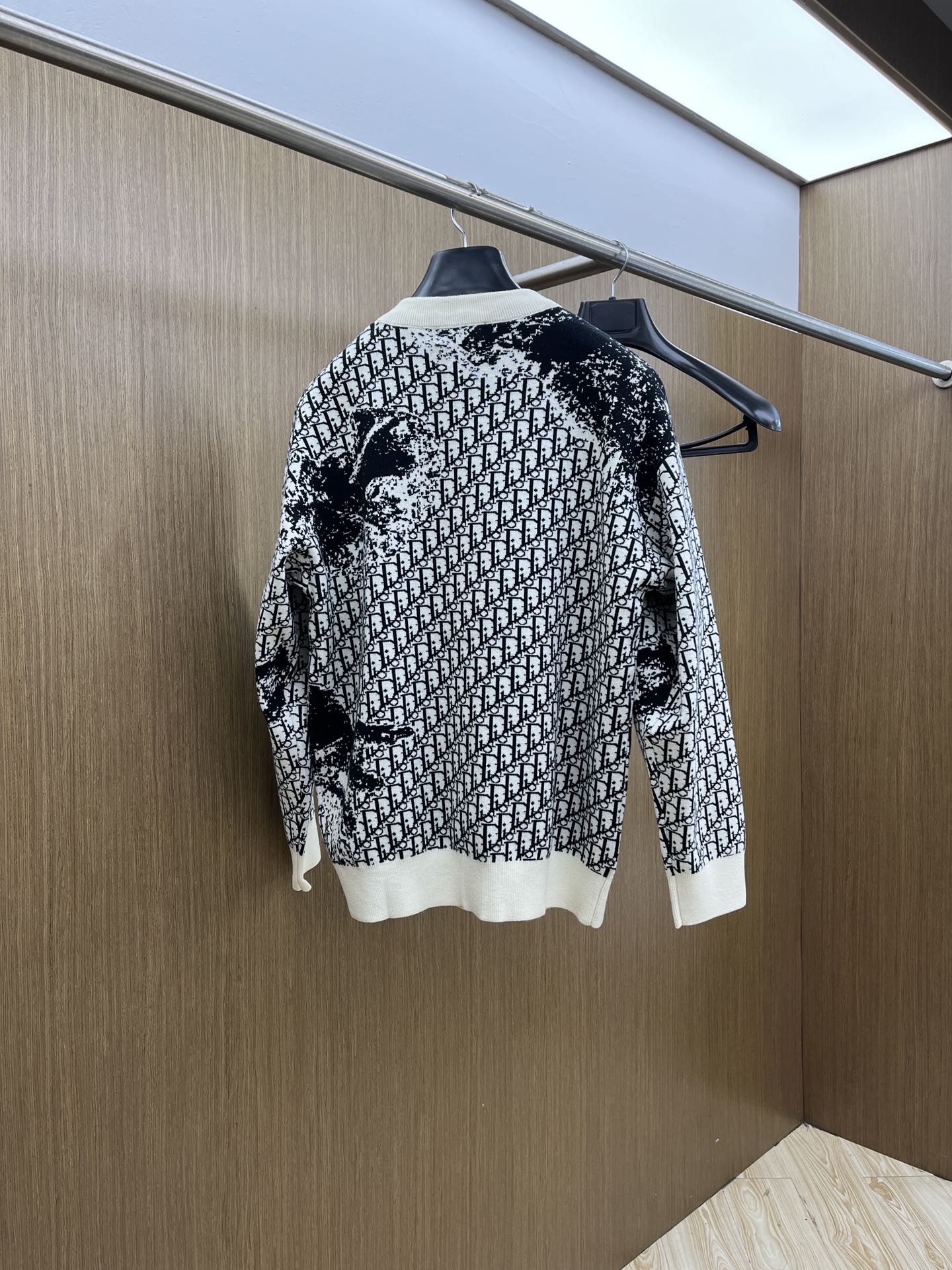 秋冬 CD 🔥🔥毛衣 2025秋冬最新系列，专柜1:1顶级复刻，全品相！加厚款，时下最流行的老钱风，老板