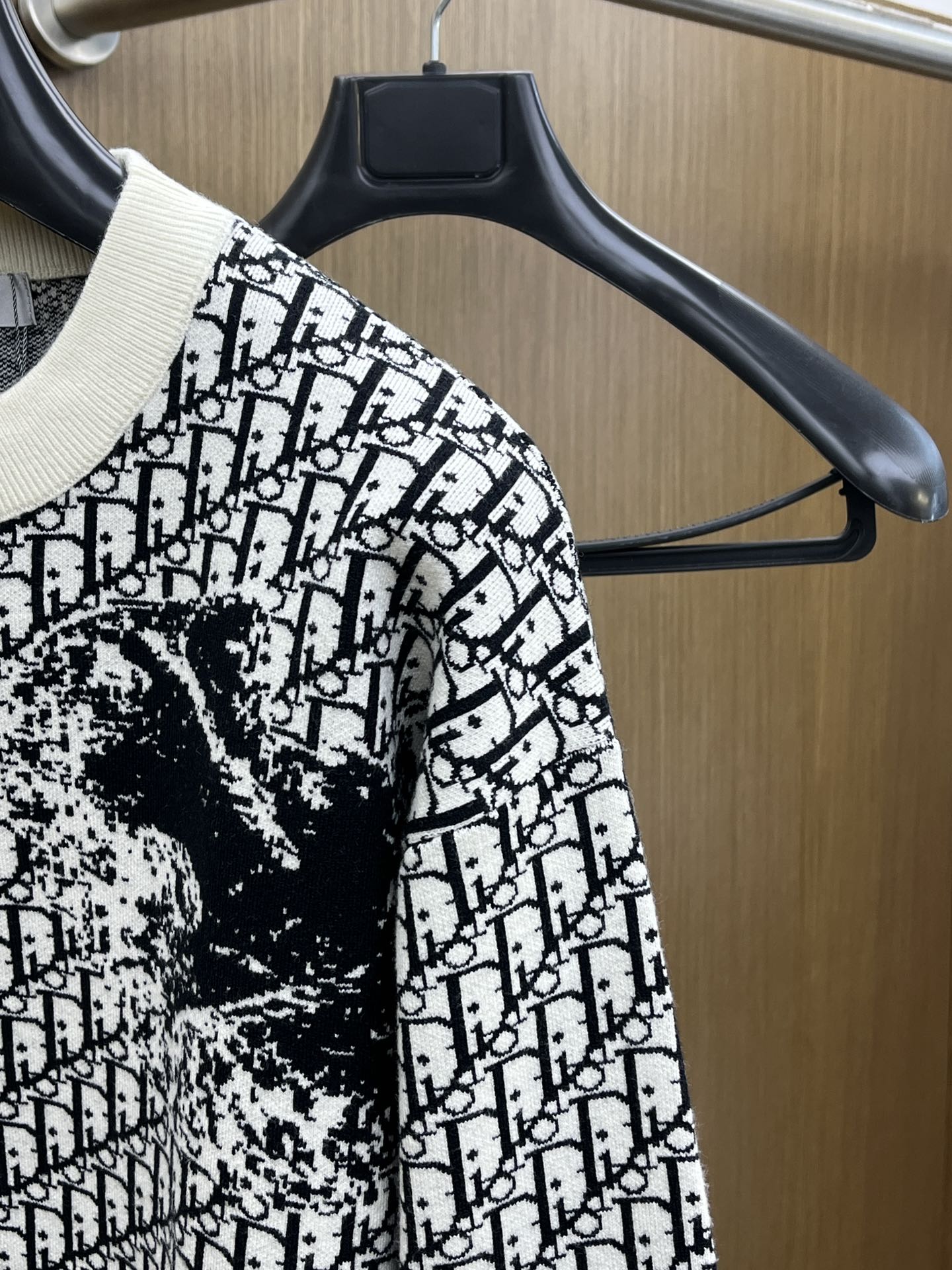 秋冬 CD 🔥🔥毛衣 2025秋冬最新系列，专柜1:1顶级复刻，全品相！加厚款，时下最流行的老钱风，老板