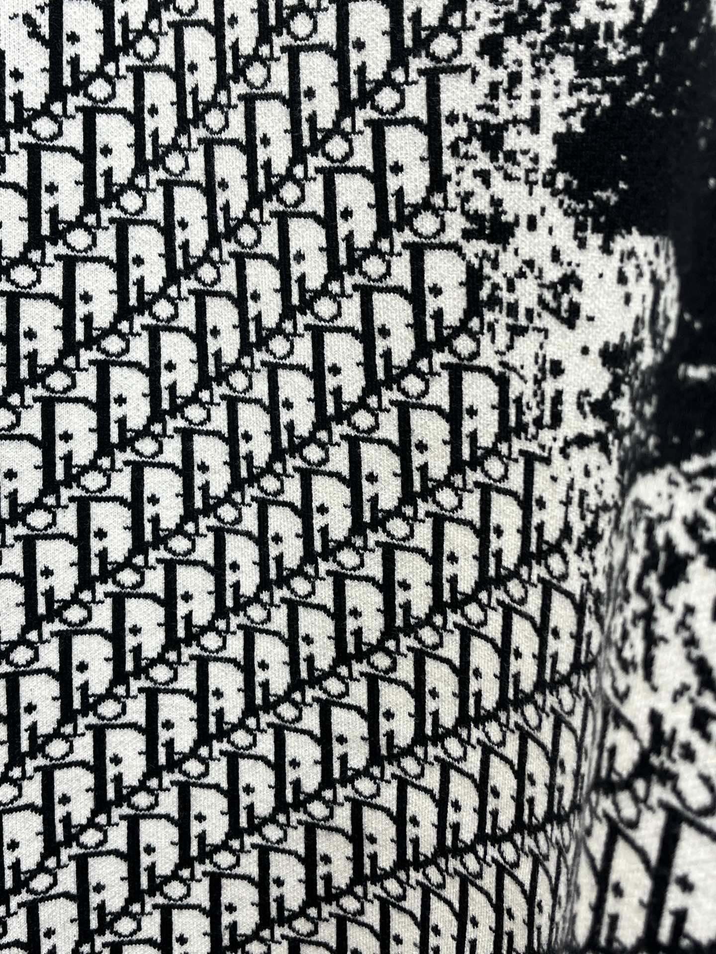 秋冬 CD 🔥🔥毛衣 2025秋冬最新系列，专柜1:1顶级复刻，全品相！加厚款，时下最流行的老钱风，老板