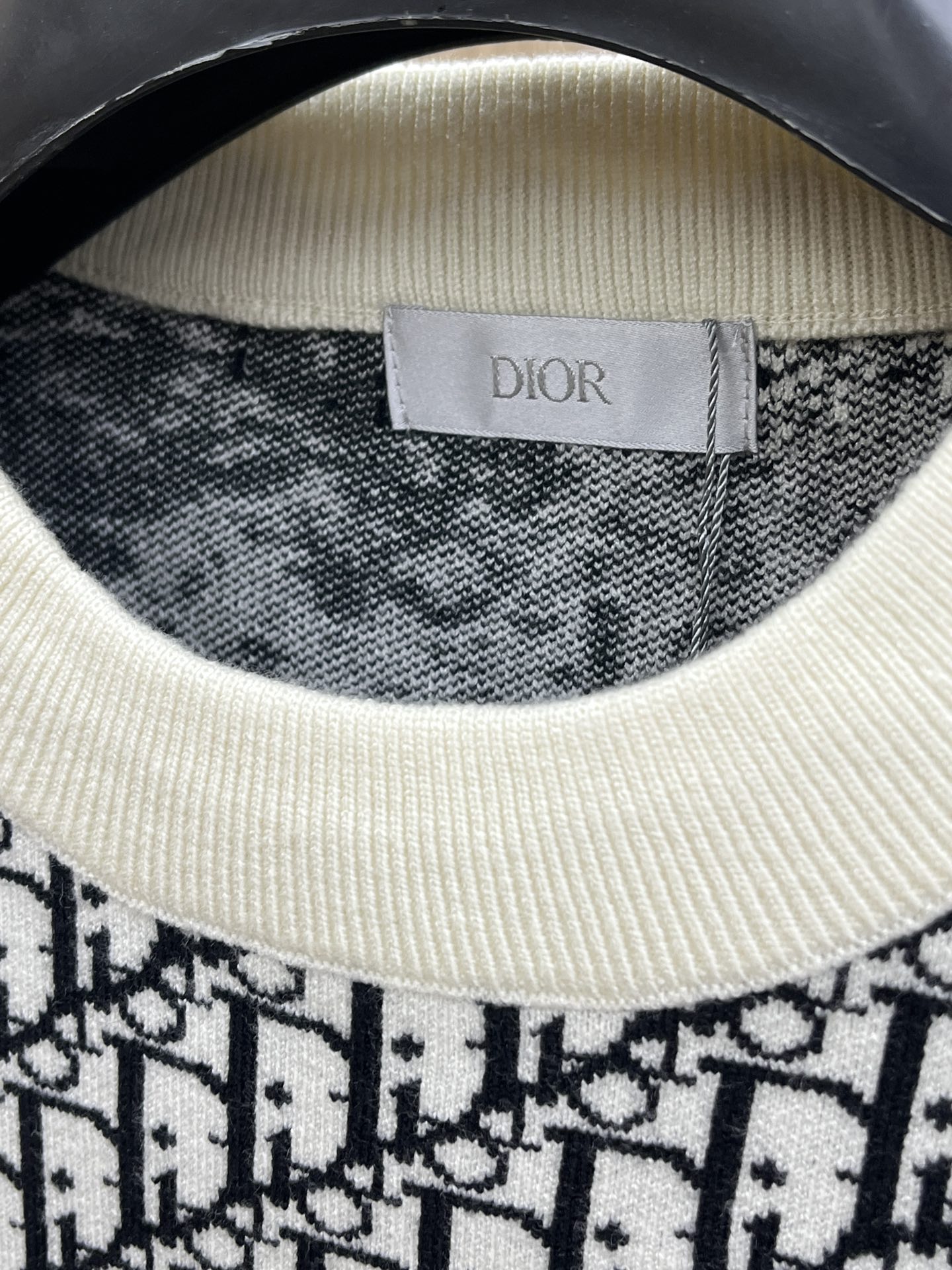 秋冬 CD 🔥🔥毛衣 2025秋冬最新系列，专柜1:1顶级复刻，全品相！加厚款，时下最流行的老钱风，老板