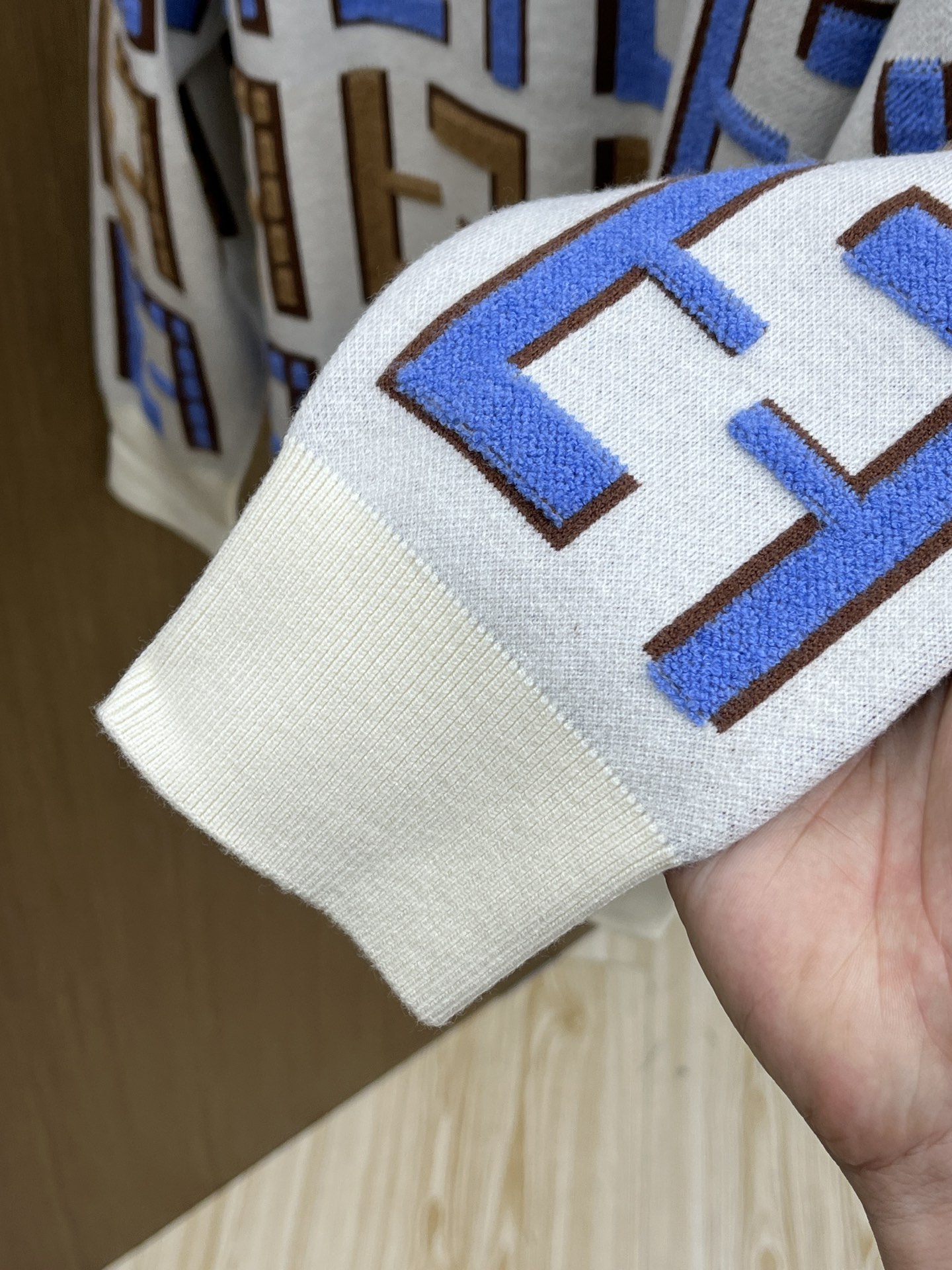 秋冬 FD 🔥🔥毛衣 2025秋冬最新系列，专柜1:1顶级复刻，全品相！加厚款，时下最流行的老钱风，老板