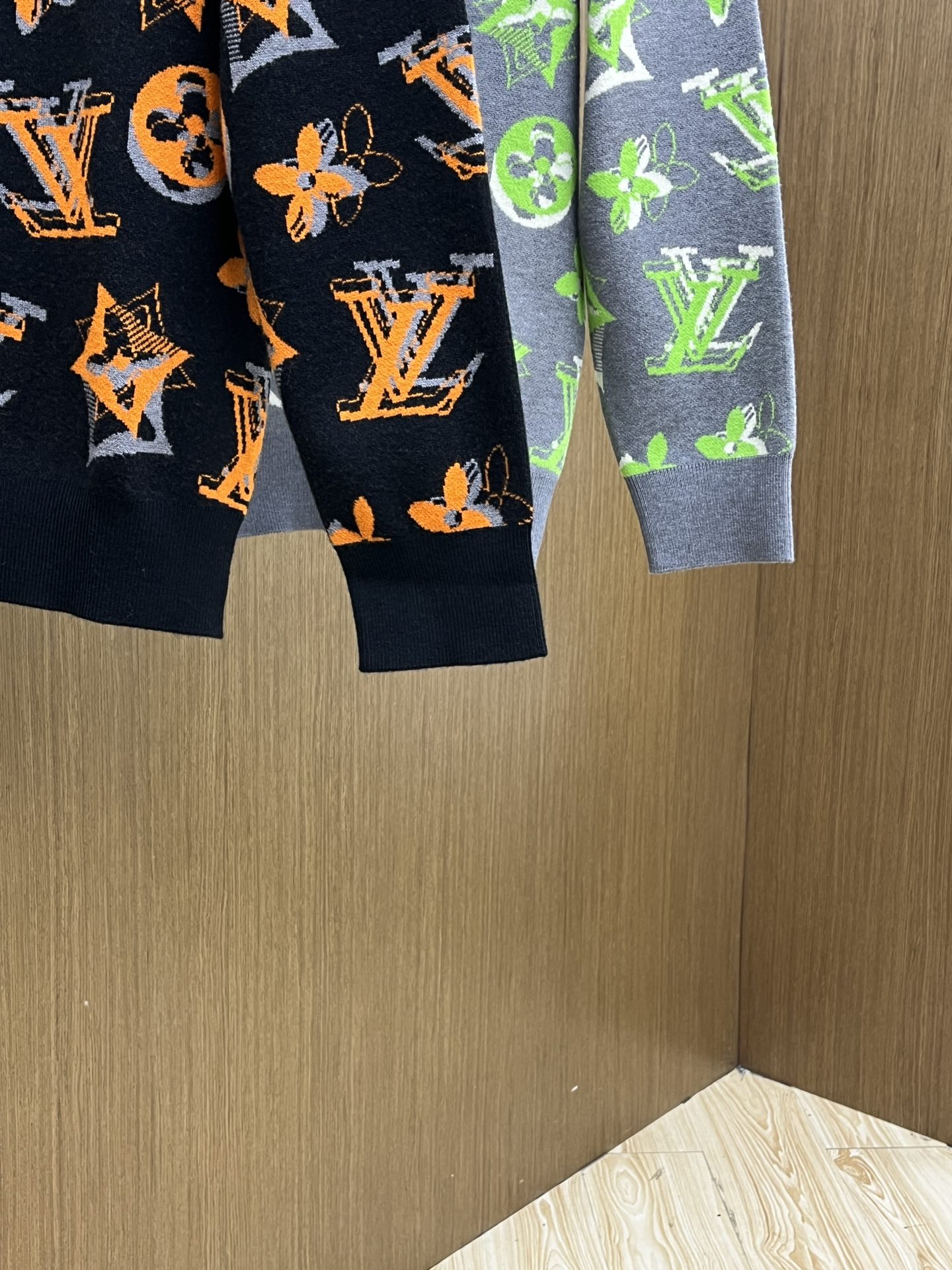 秋冬 LV 🔥🔥毛衣 2025秋冬最新系列，专柜1:1顶级复刻，全品相！加厚款，时下最流行的老钱风，老板