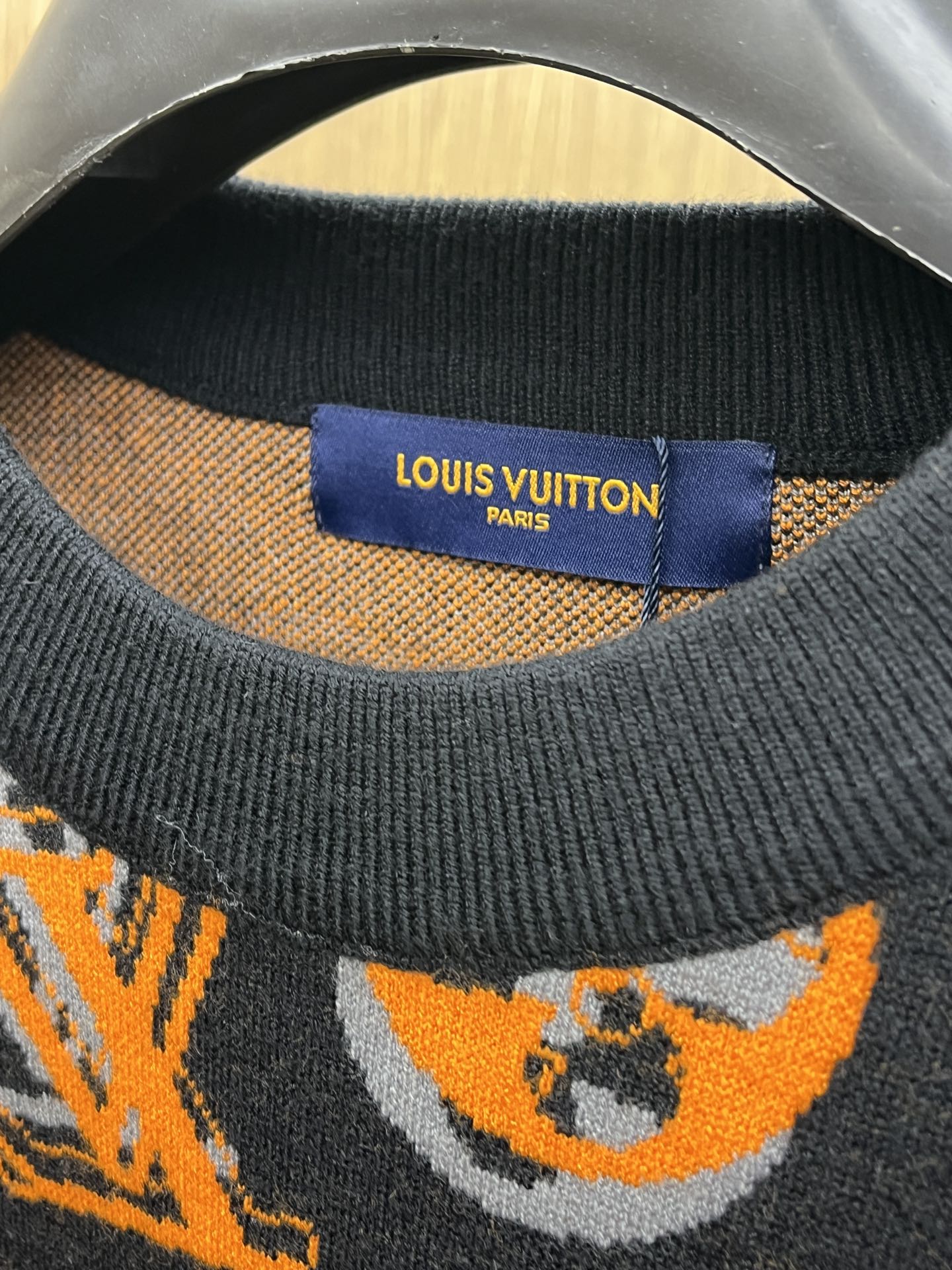 秋冬 LV 🔥🔥毛衣 2025秋冬最新系列，专柜1:1顶级复刻，全品相！加厚款，时下最流行的老钱风，老板